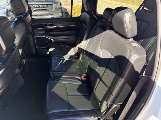 2024 Jeep Wagoneer L Series II - Photo 13