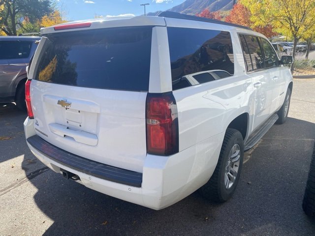 2015 Chevrolet Suburban LT photo 3