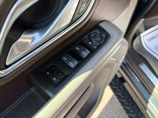 2022 Chevrolet Suburban Z71 - Photo 11