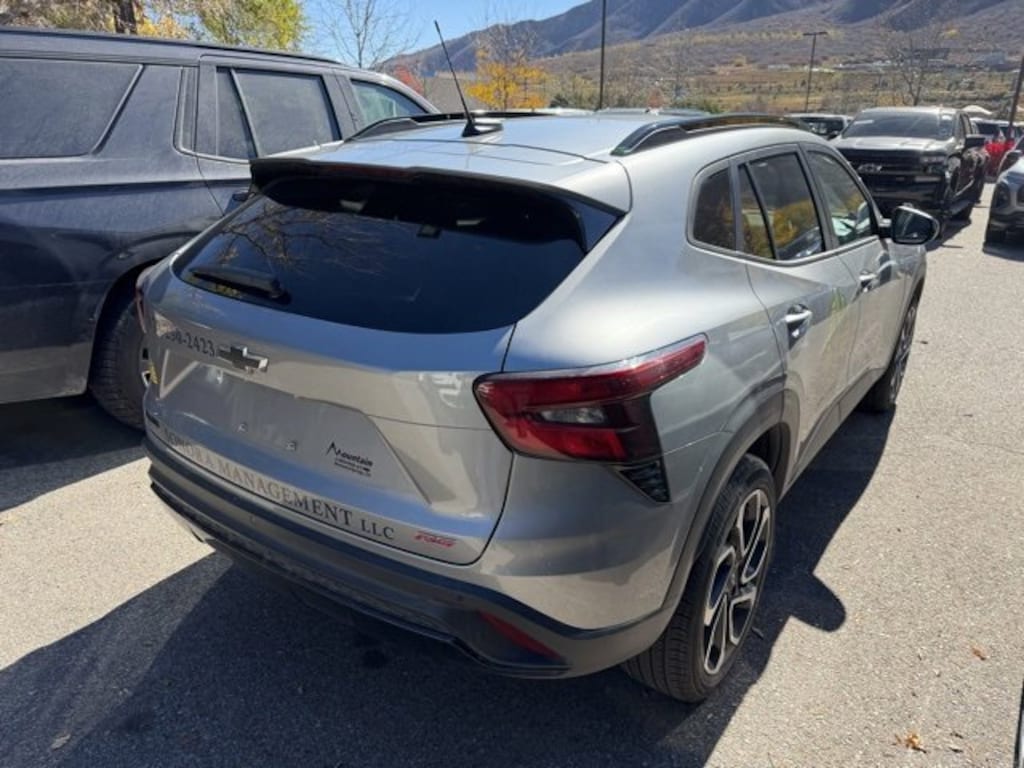 Used 2025 Chevrolet Trax 2RS SUV