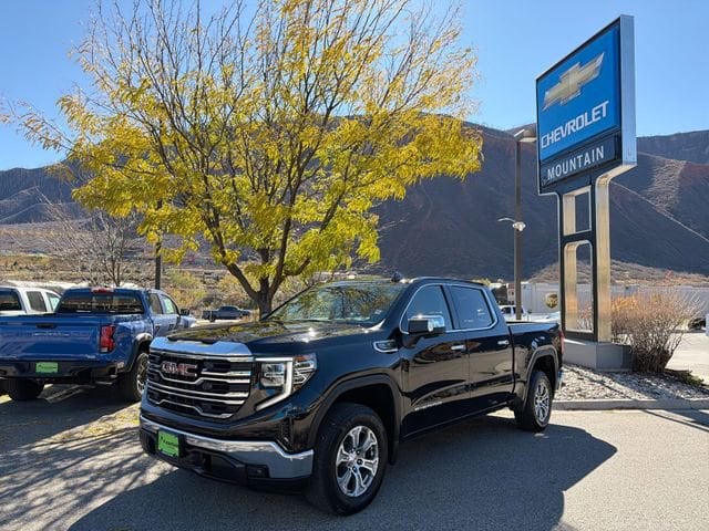 2025 GMC Sierra 1500 SLT's photo