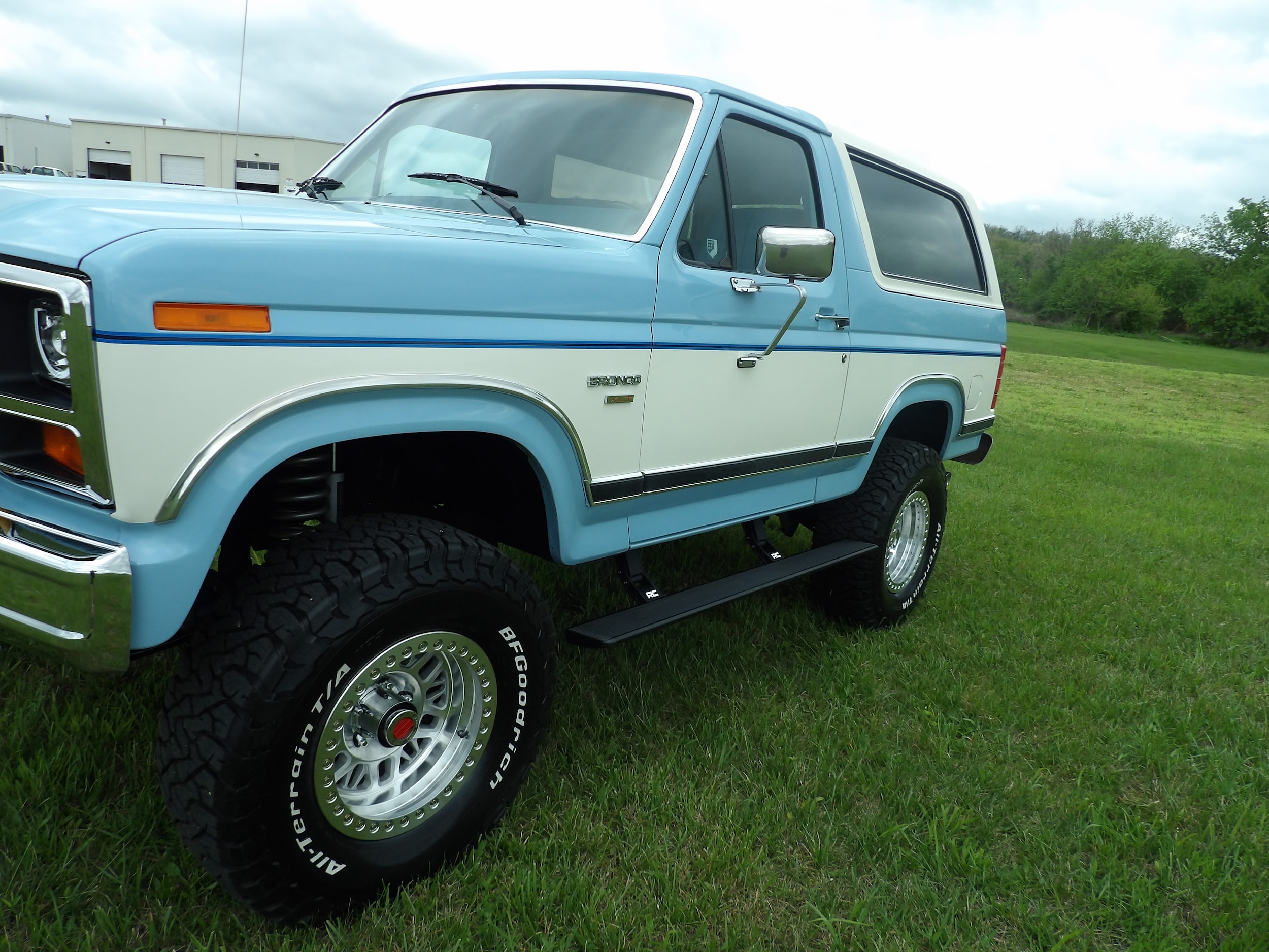 View vehicle photo 7