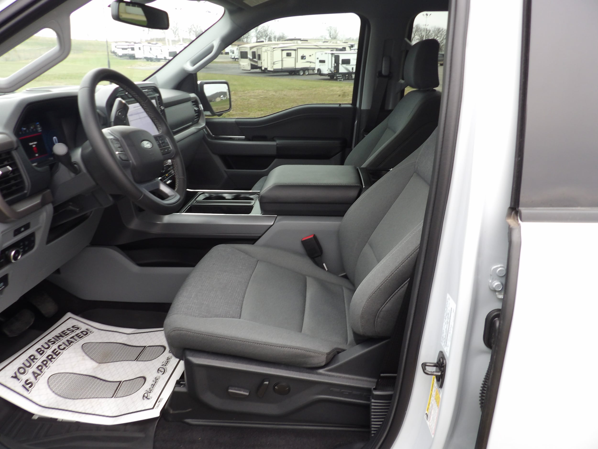 2025 Ford F-150 XLT - Photo 12