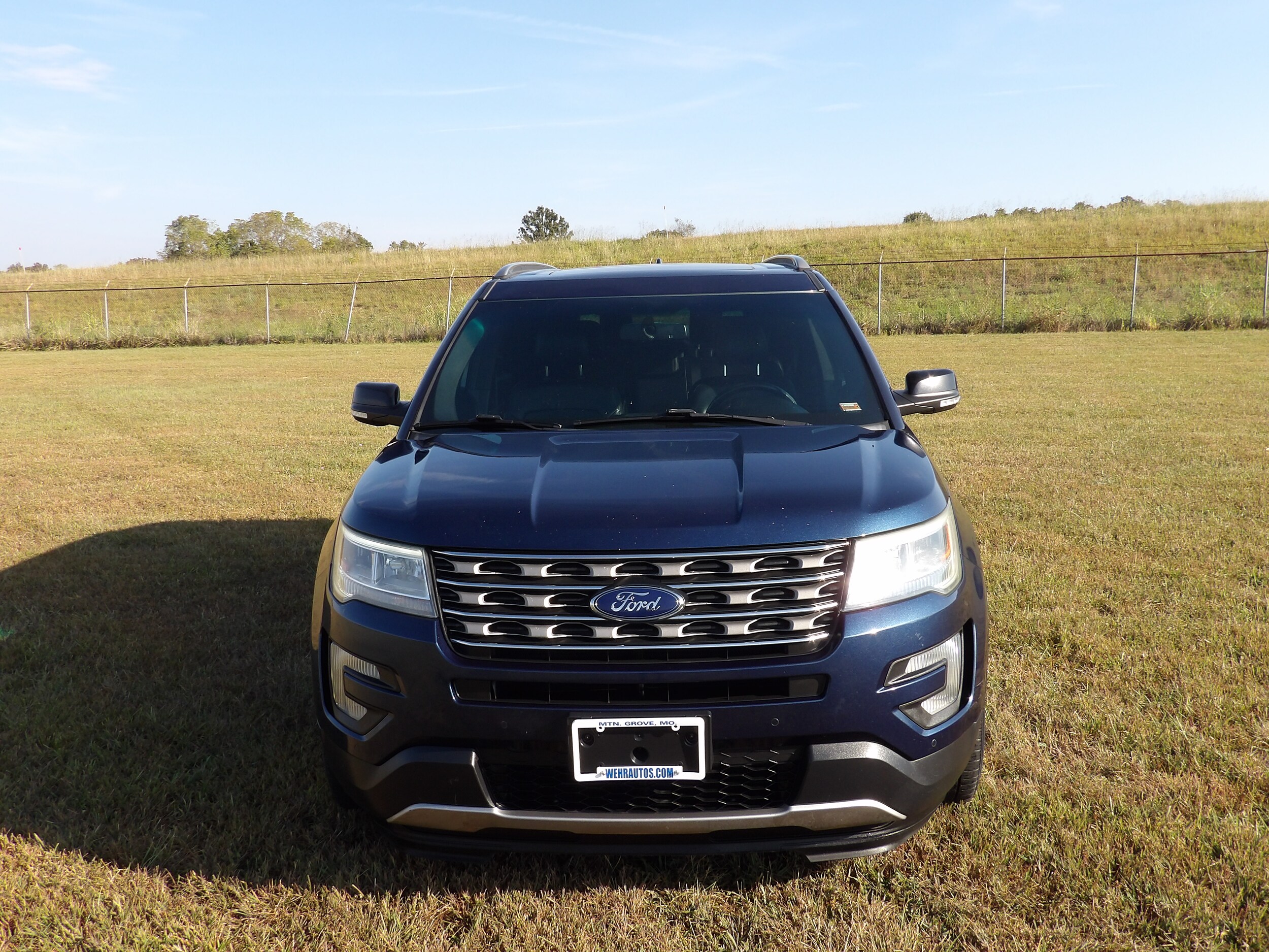 2016 Ford Explorer XLT photo 2