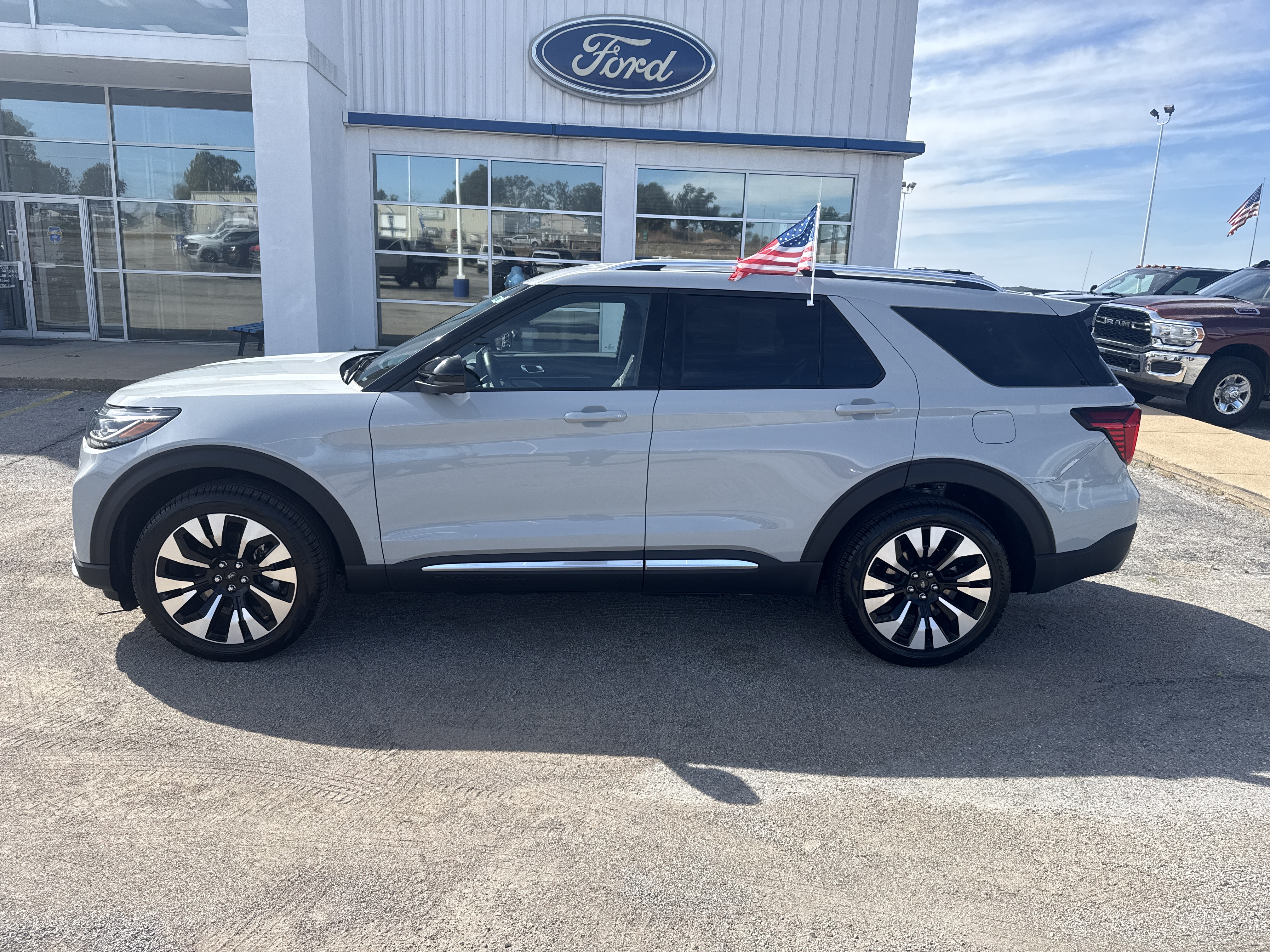 2027 Ford Explorer Platinum Platinum 4WD