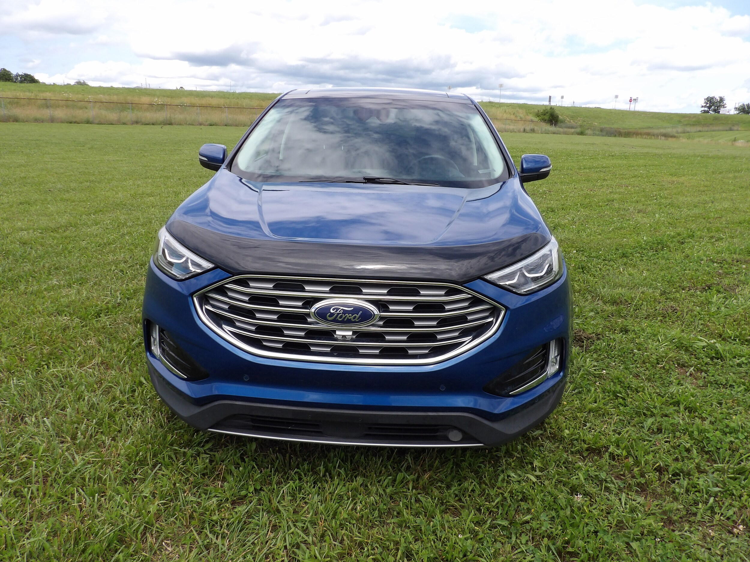 2020 Ford Edge Titanium photo 3