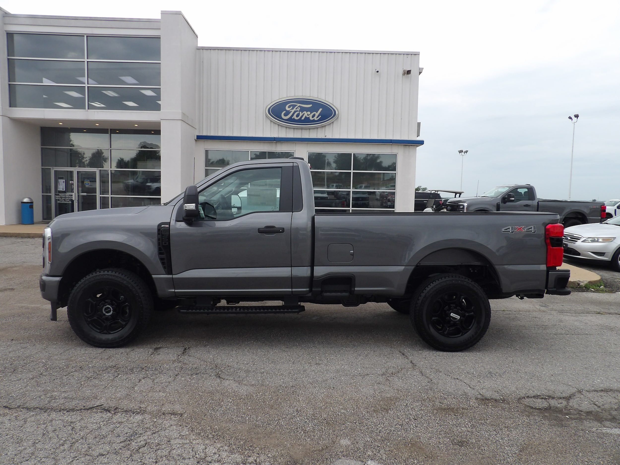 2025 Ford F-350 Super Duty XL's photo