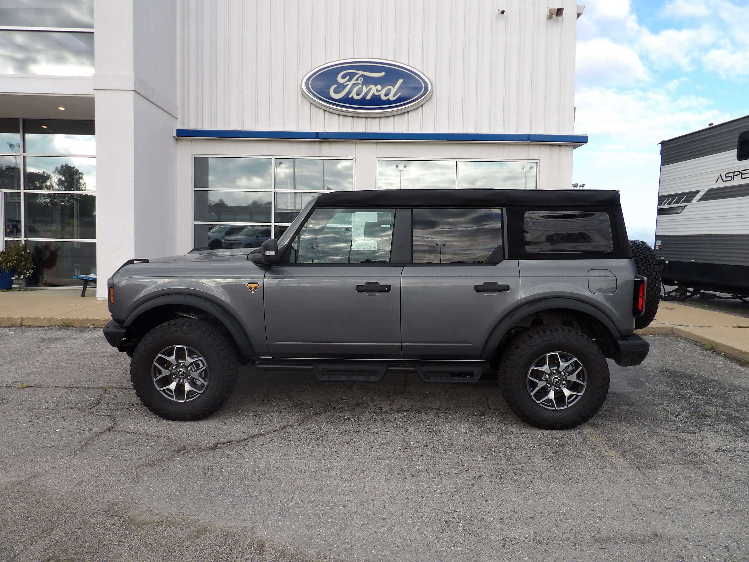 2024 Ford Bronco 4-Door Badlands's photo