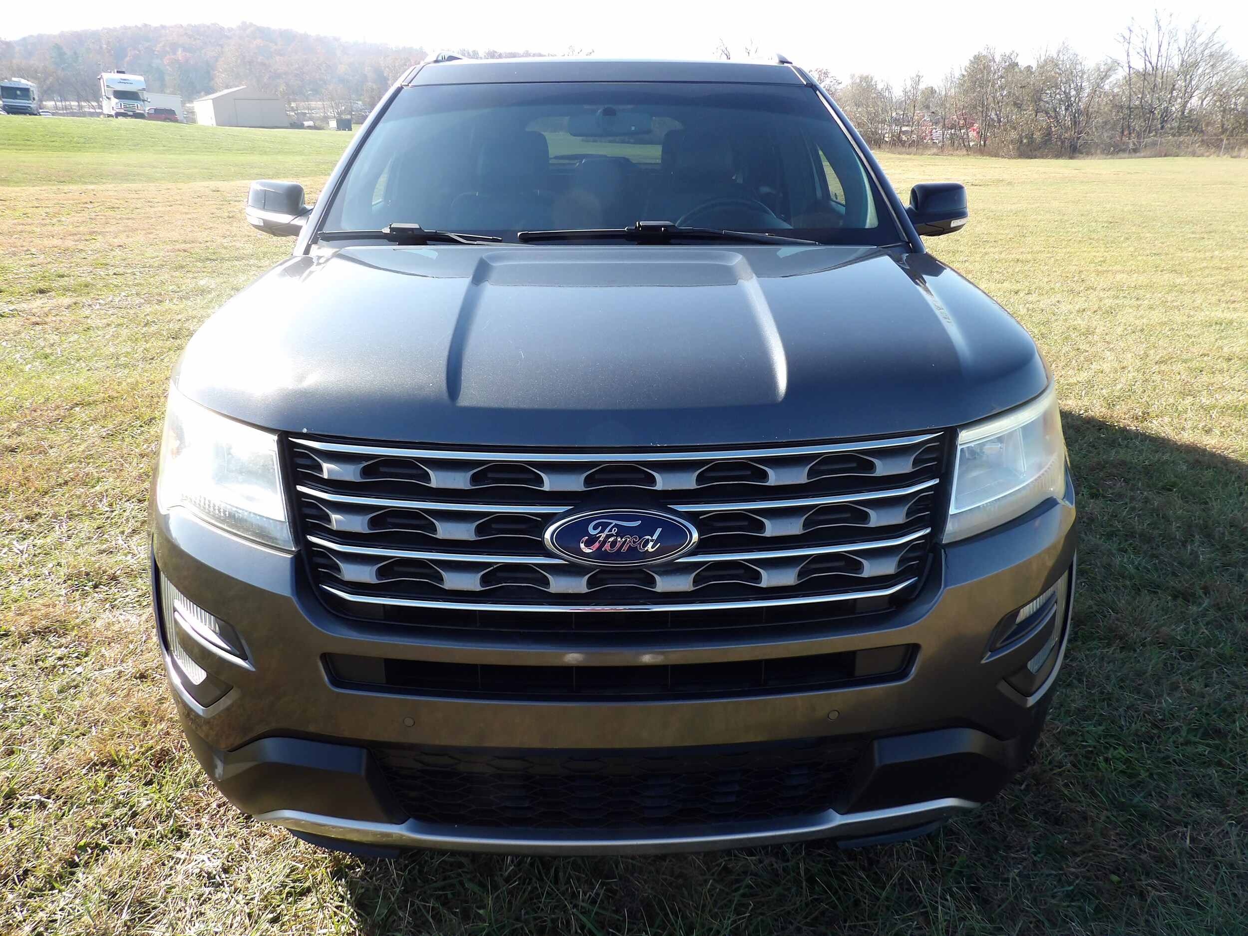 2016 Ford Explorer XLT photo 3