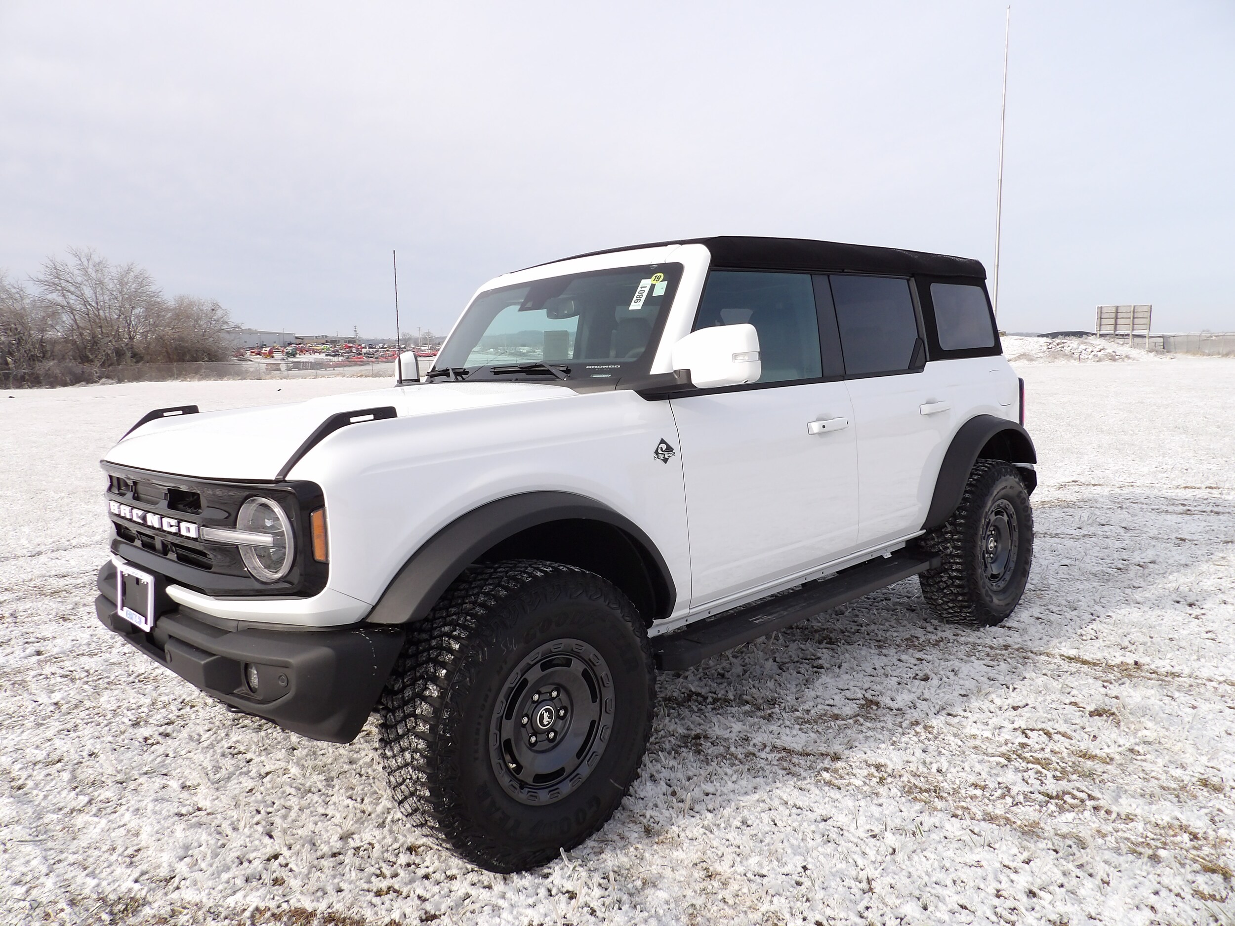 2024 Ford Bronco Outer Banks photo 2