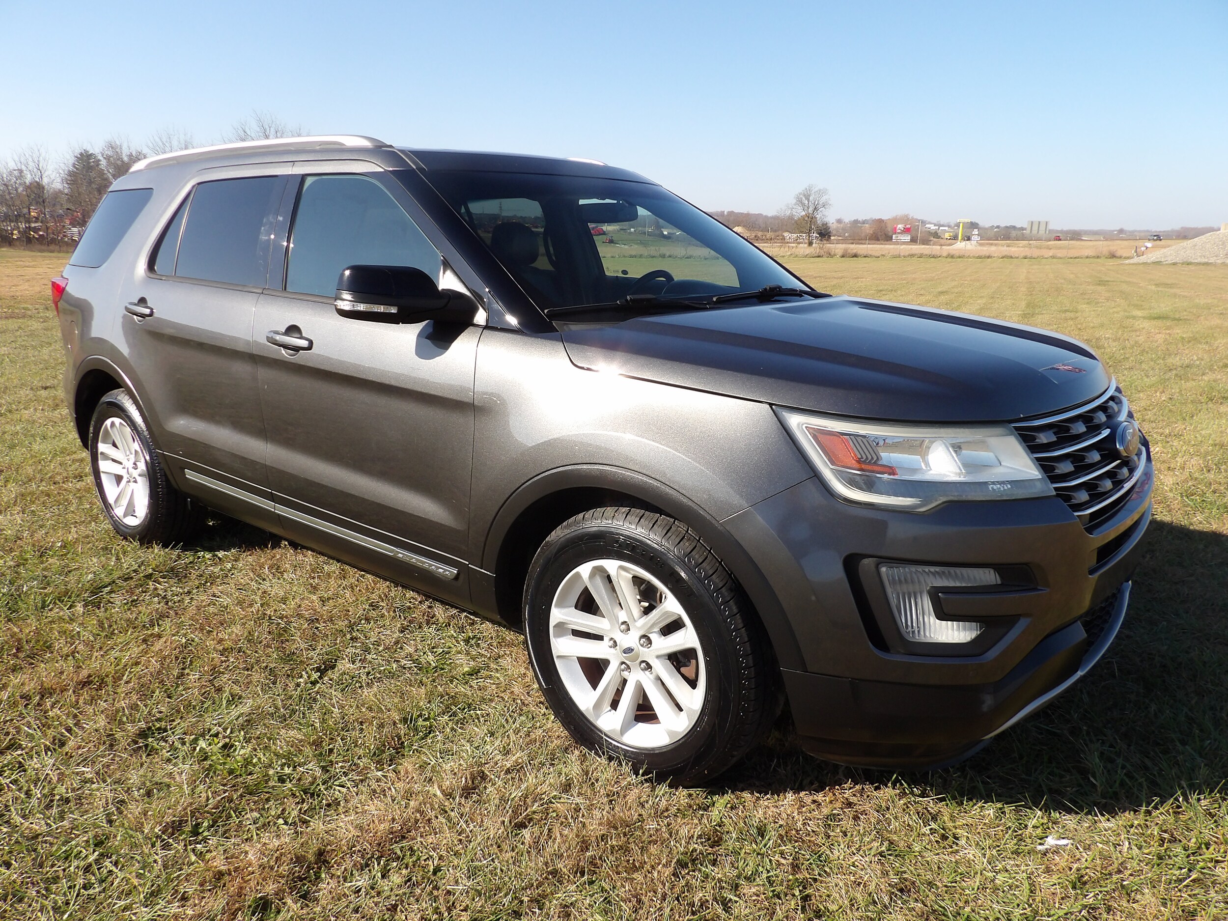 2016 Ford Explorer XLT photo 4
