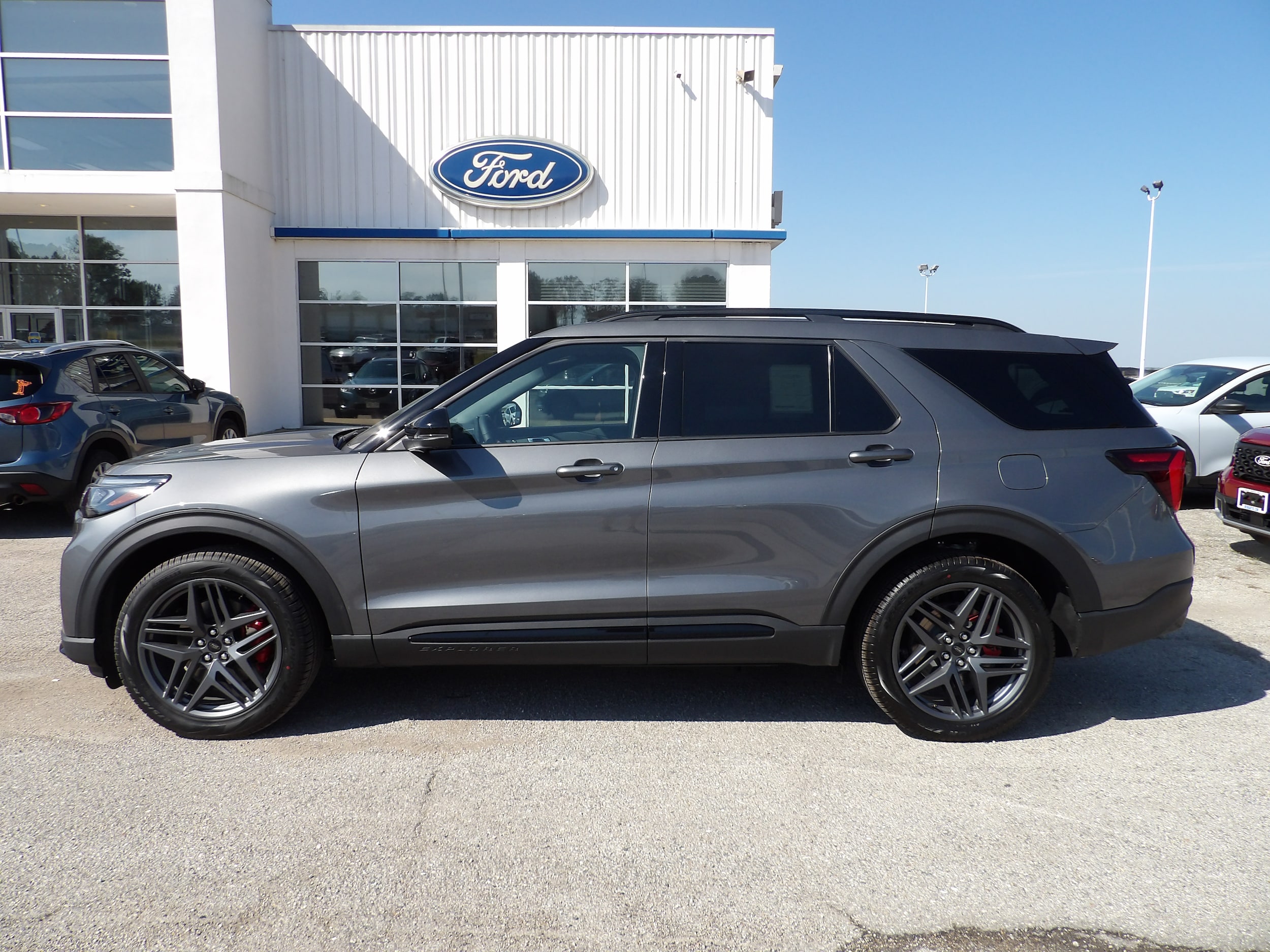 2025 Ford Explorer ST's photo