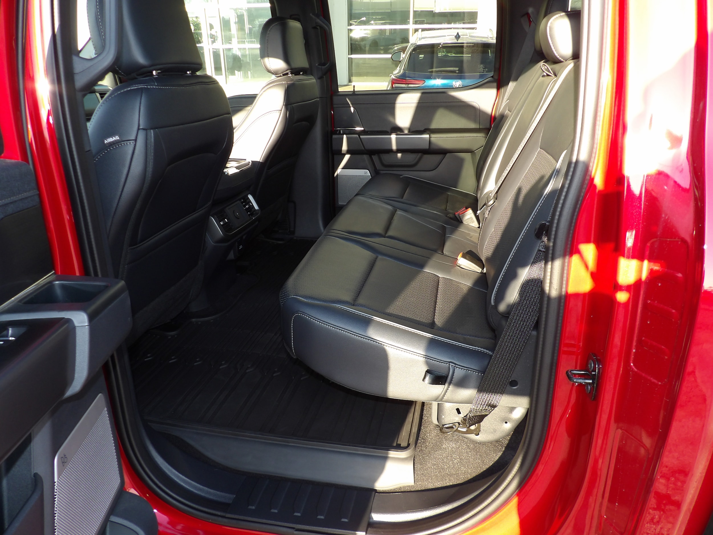 2025 Ford F-150 Lariat - Photo 11