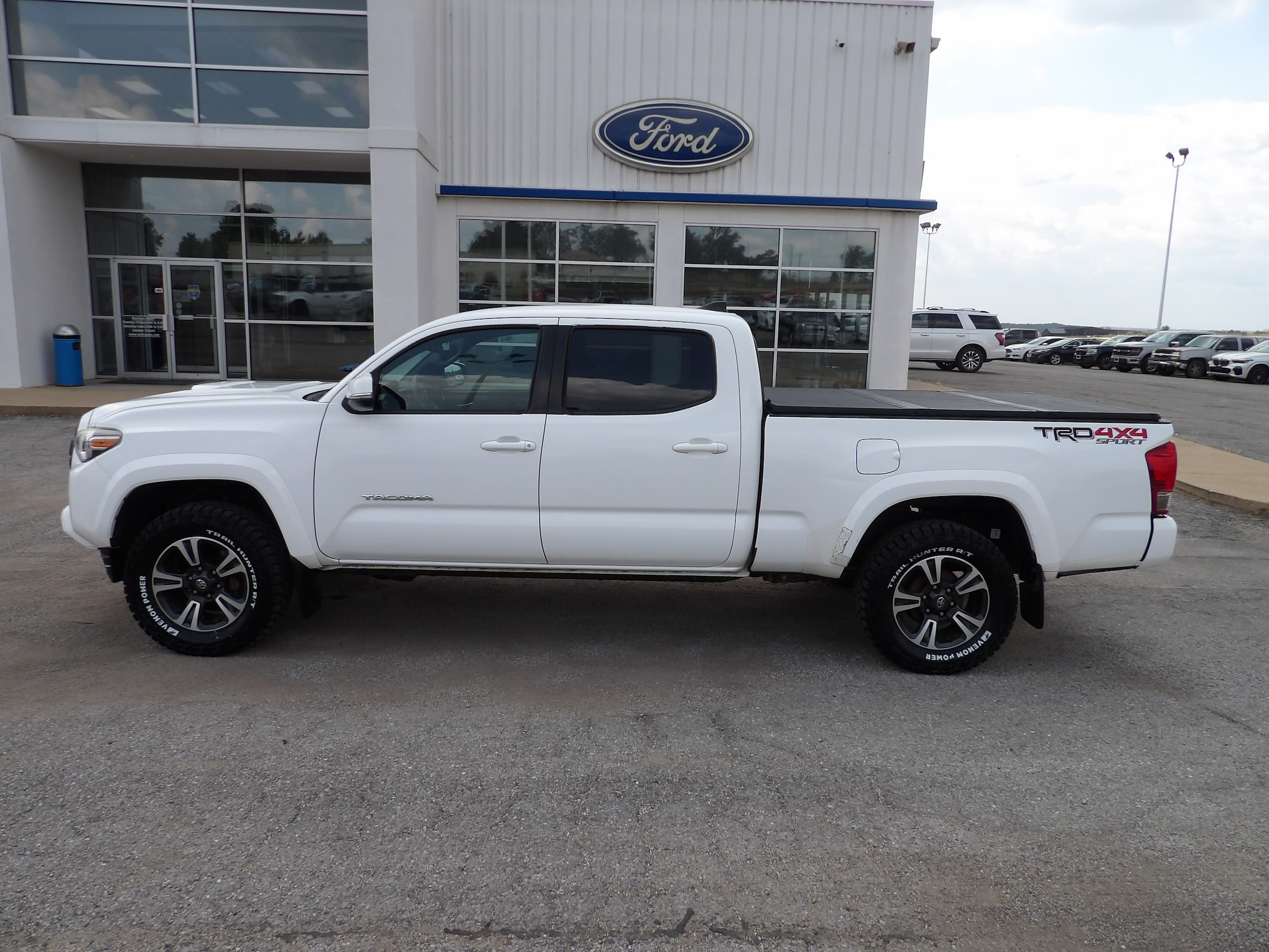 2017 Toyota Tacoma TRD Sport's photo