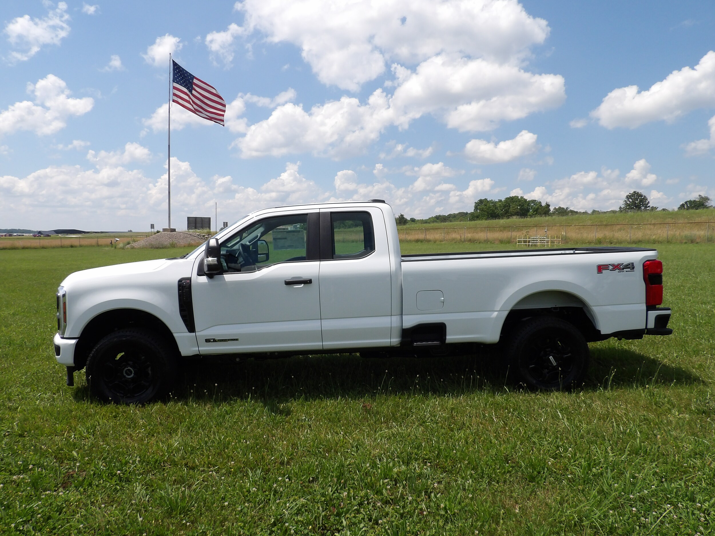 2025 Ford F-250 photo 2