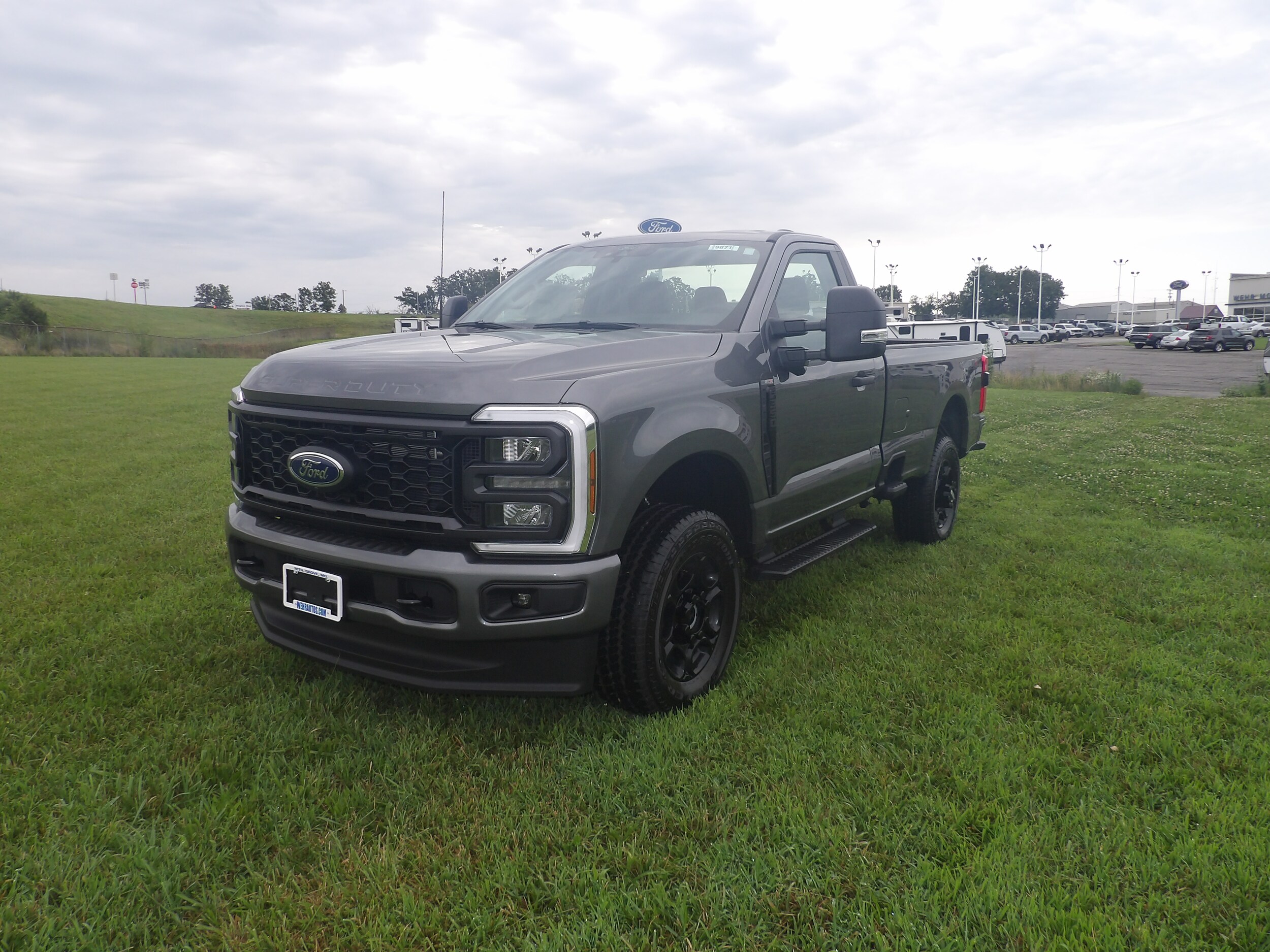 2025 Ford F-350 photo 2