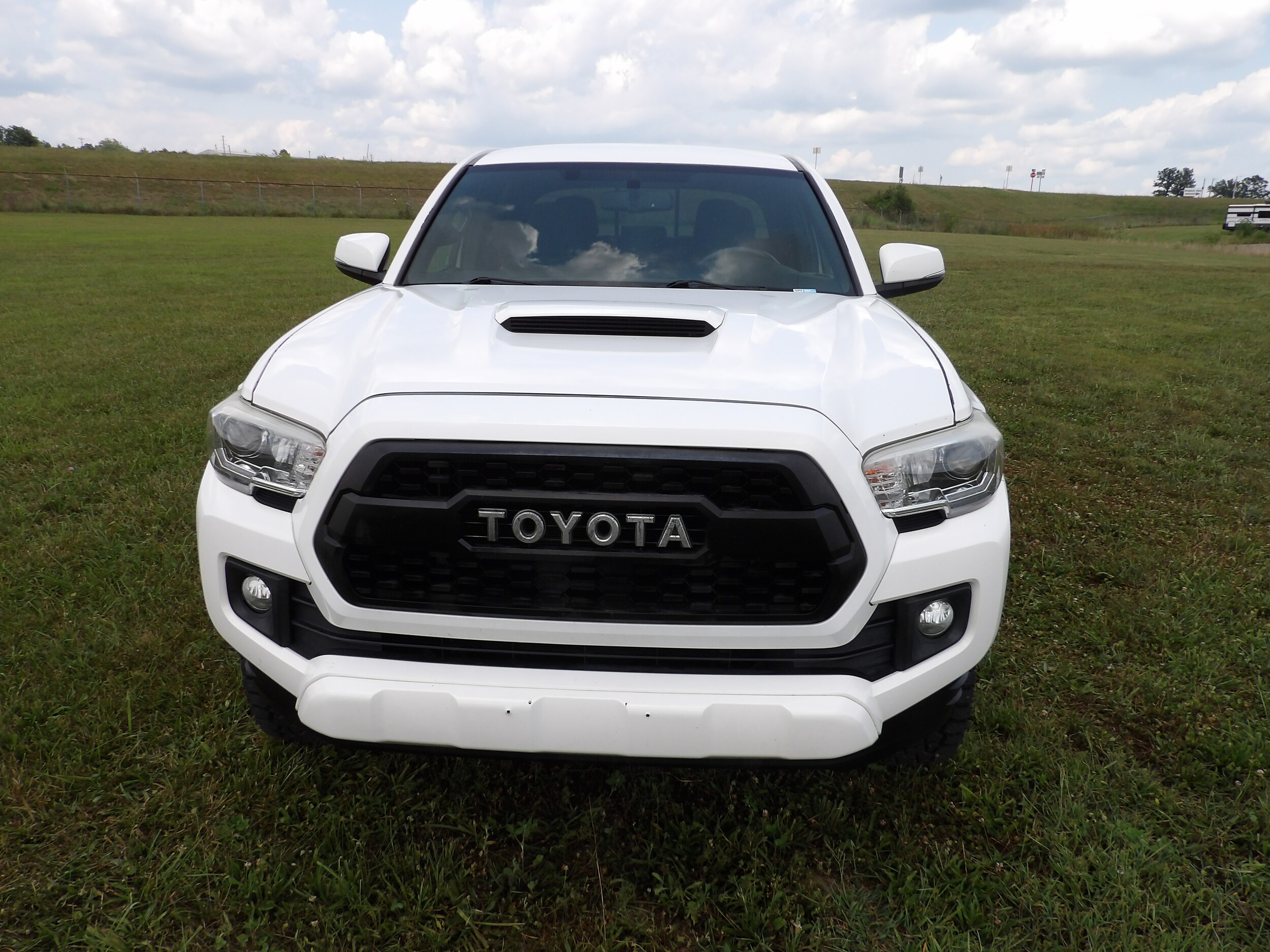 2017 Toyota Tacoma SR5 TRD Sport photo 4