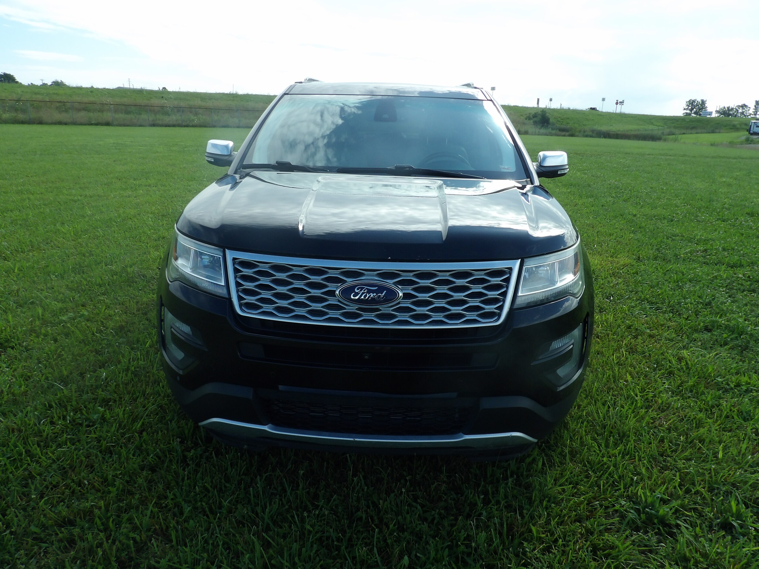 2016 Ford Explorer Platinum photo 3