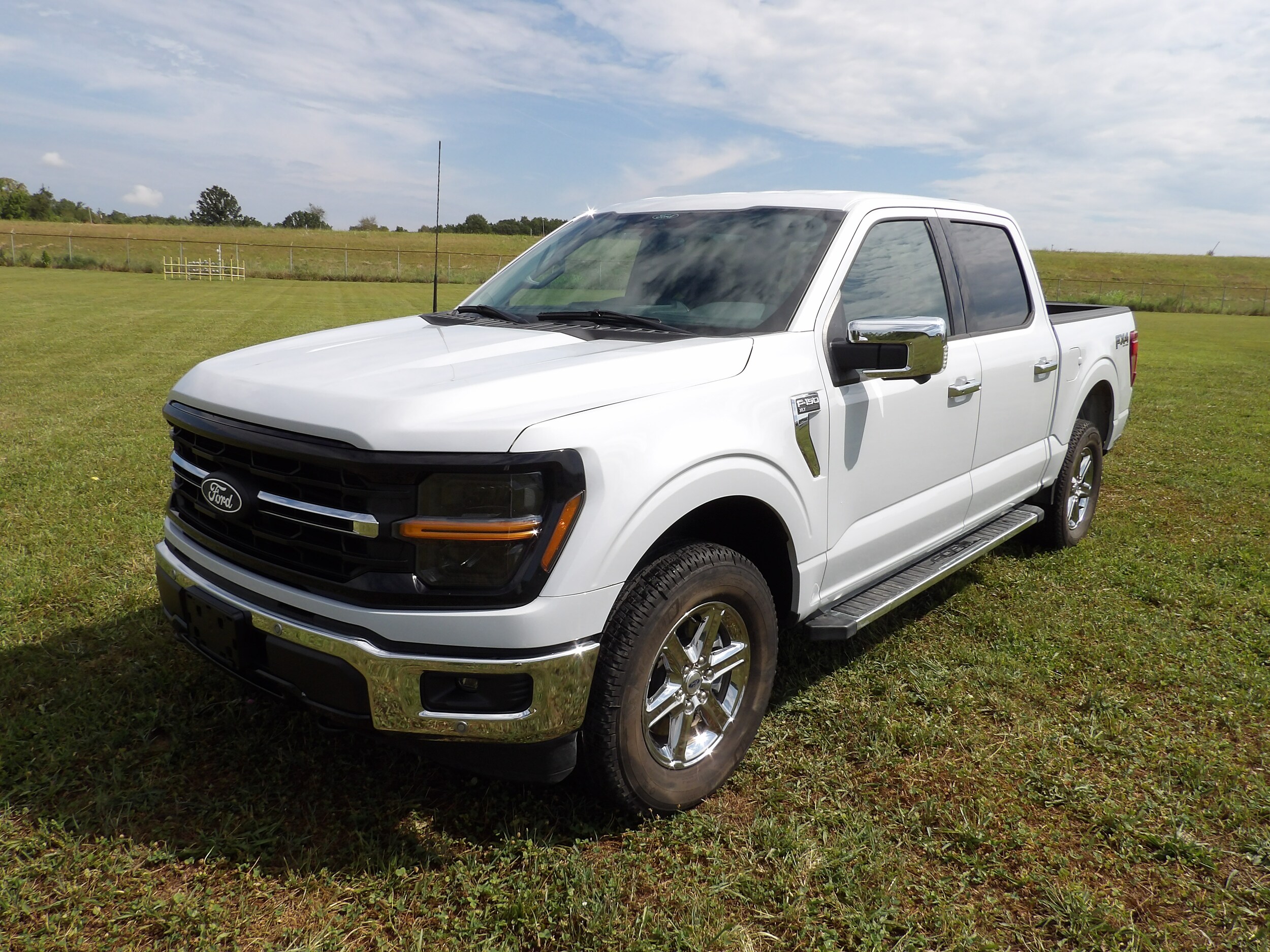 2025 Ford F-150 XLT photo 2