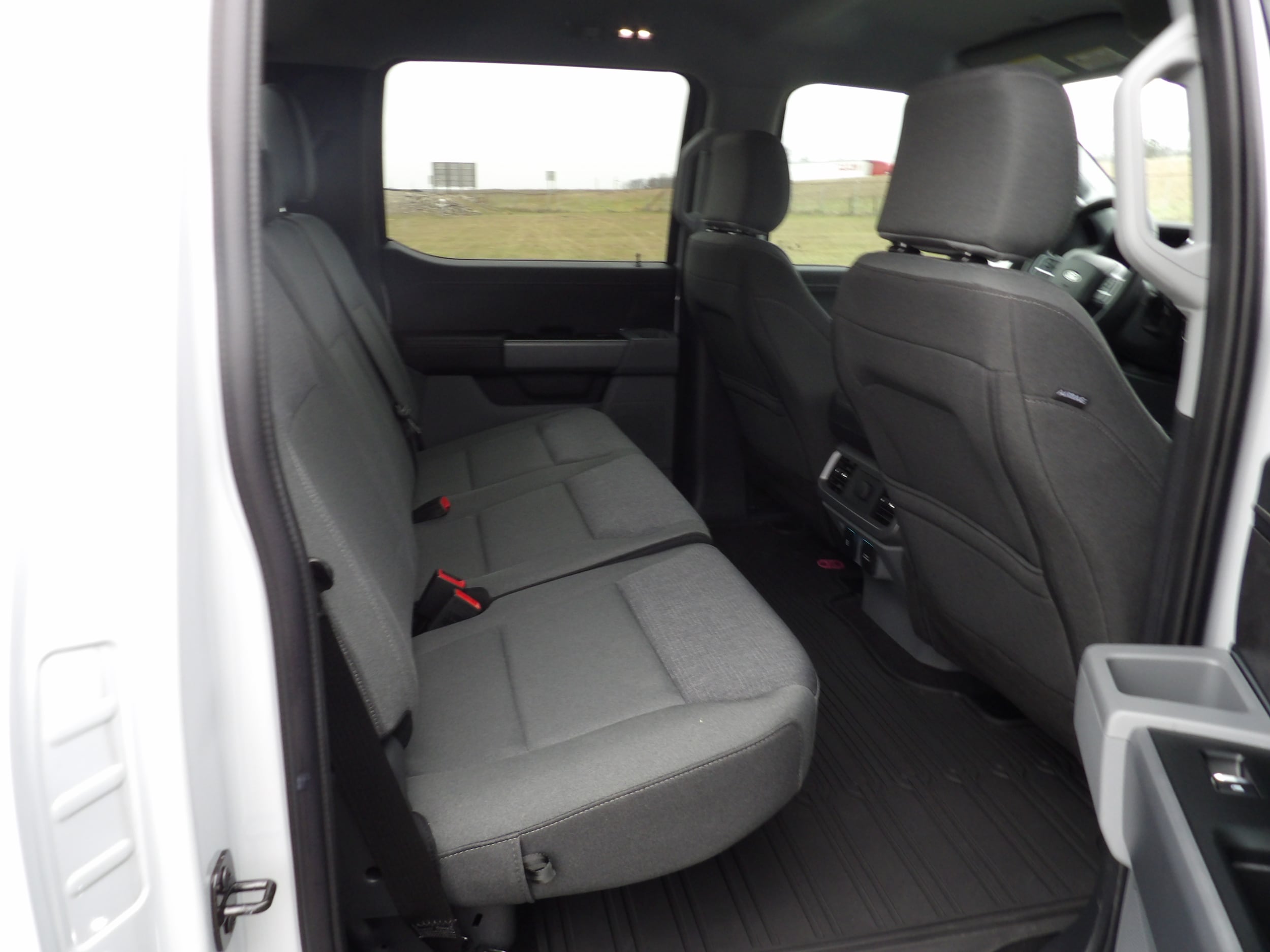 2025 Ford F-150 XLT - Photo 9