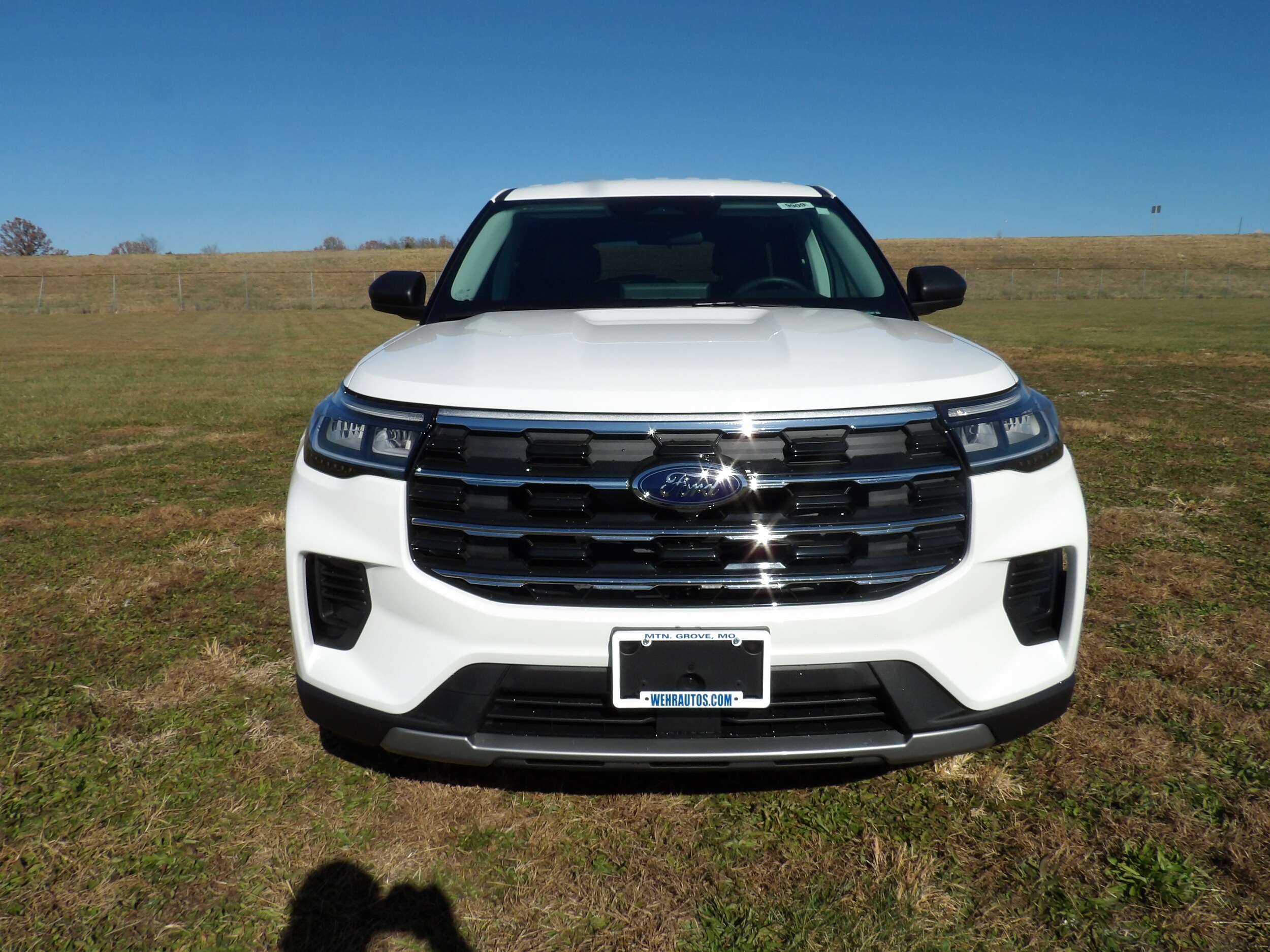 2026 Ford Explorer photo 3