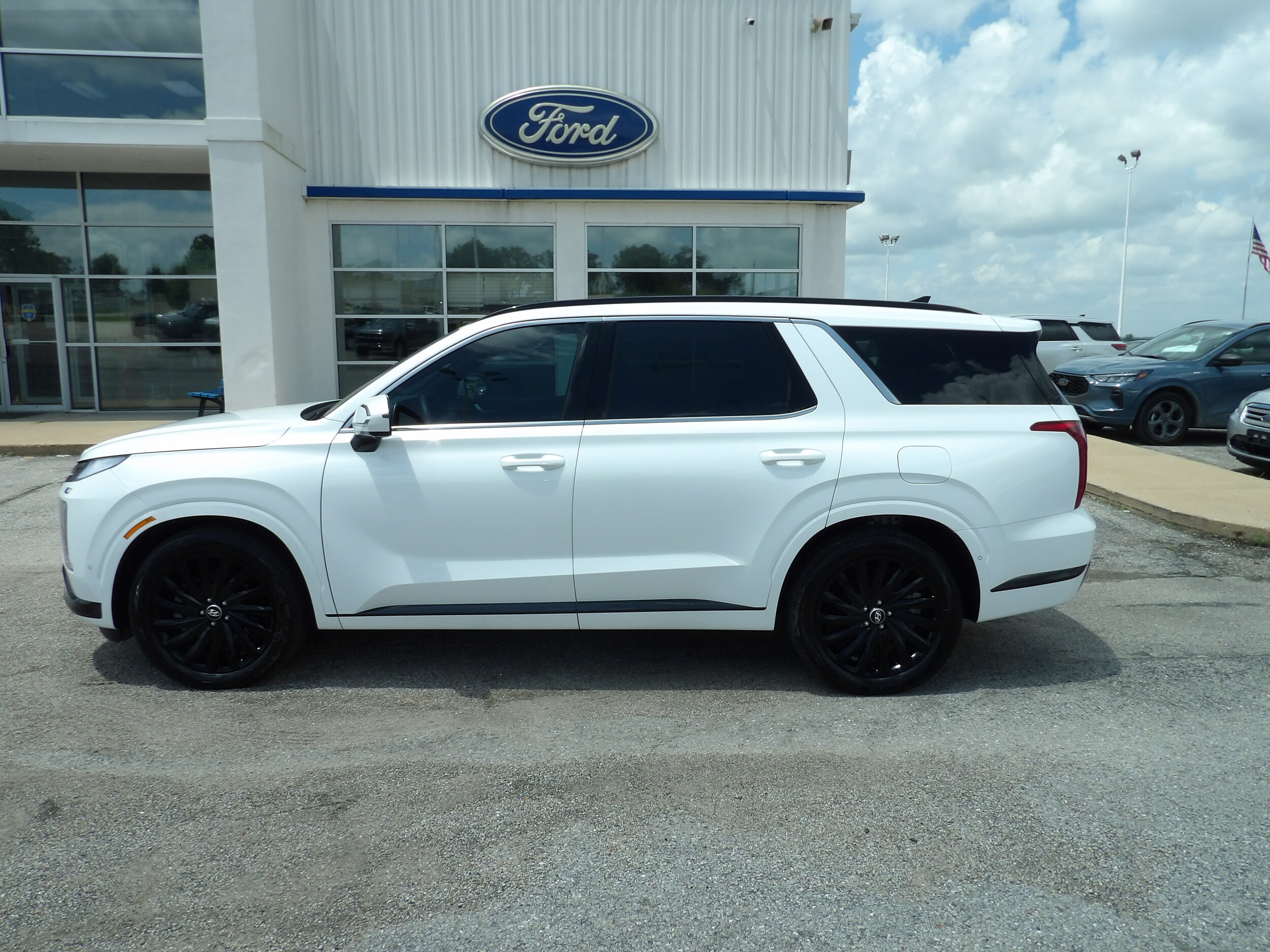 2025 Hyundai Palisade Calligraphy Night Edition's photo