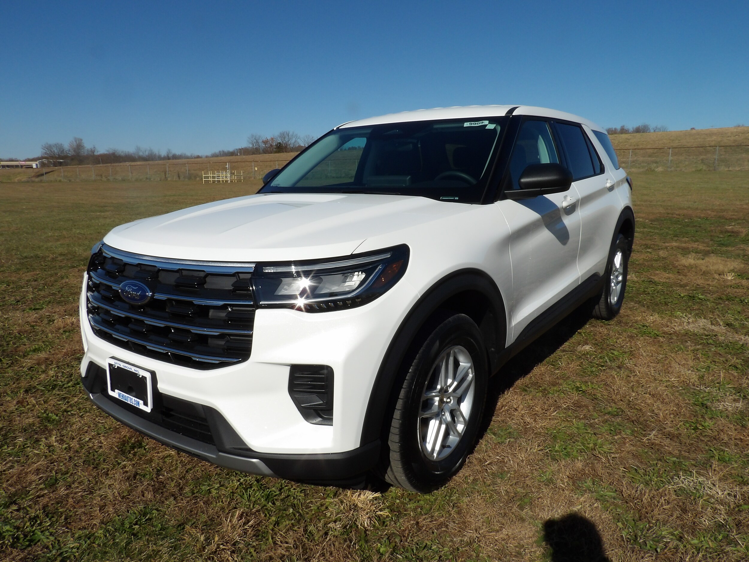 2026 Ford Explorer photo 2