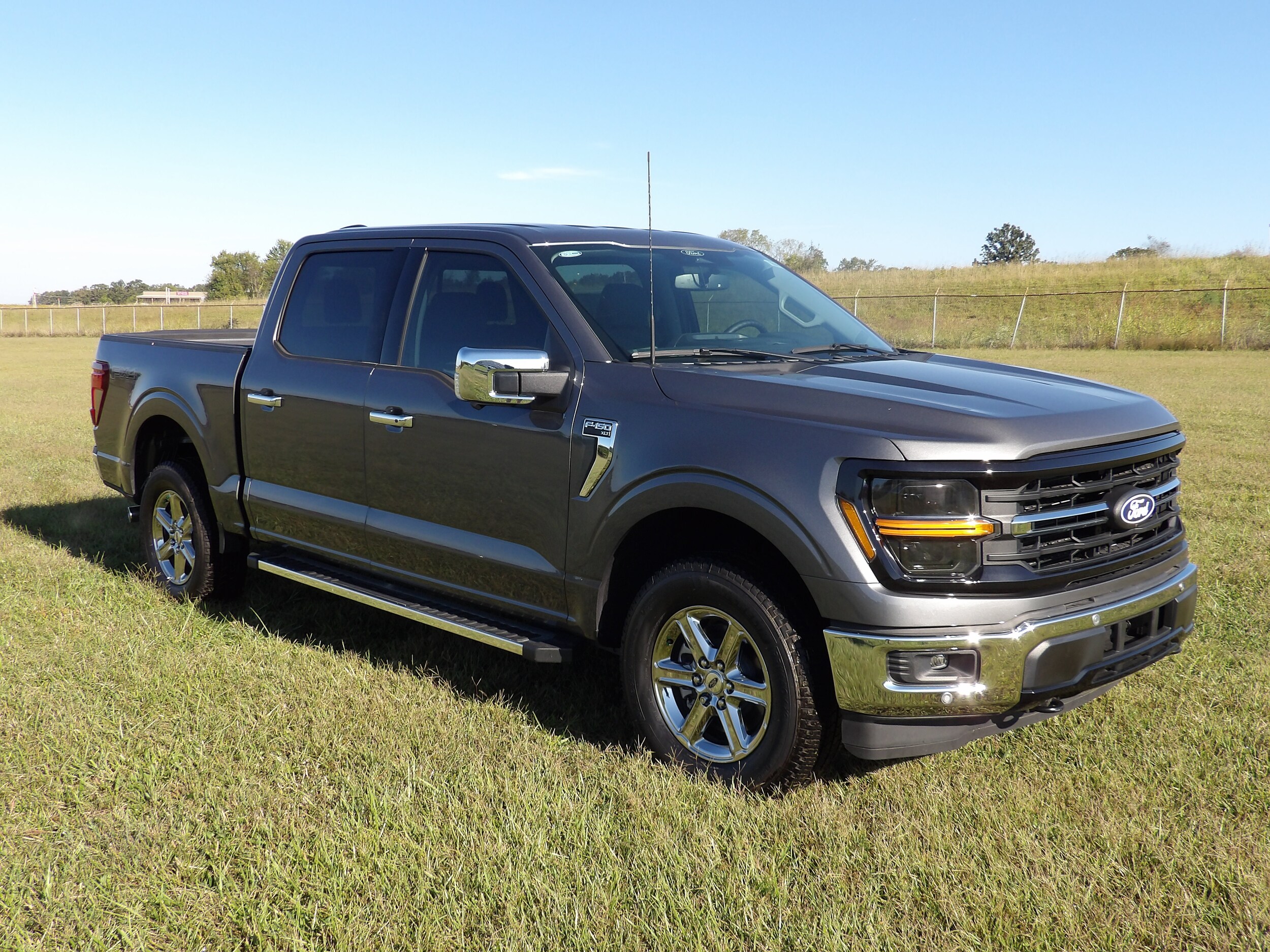 2025 Ford F-150 XLT photo 3