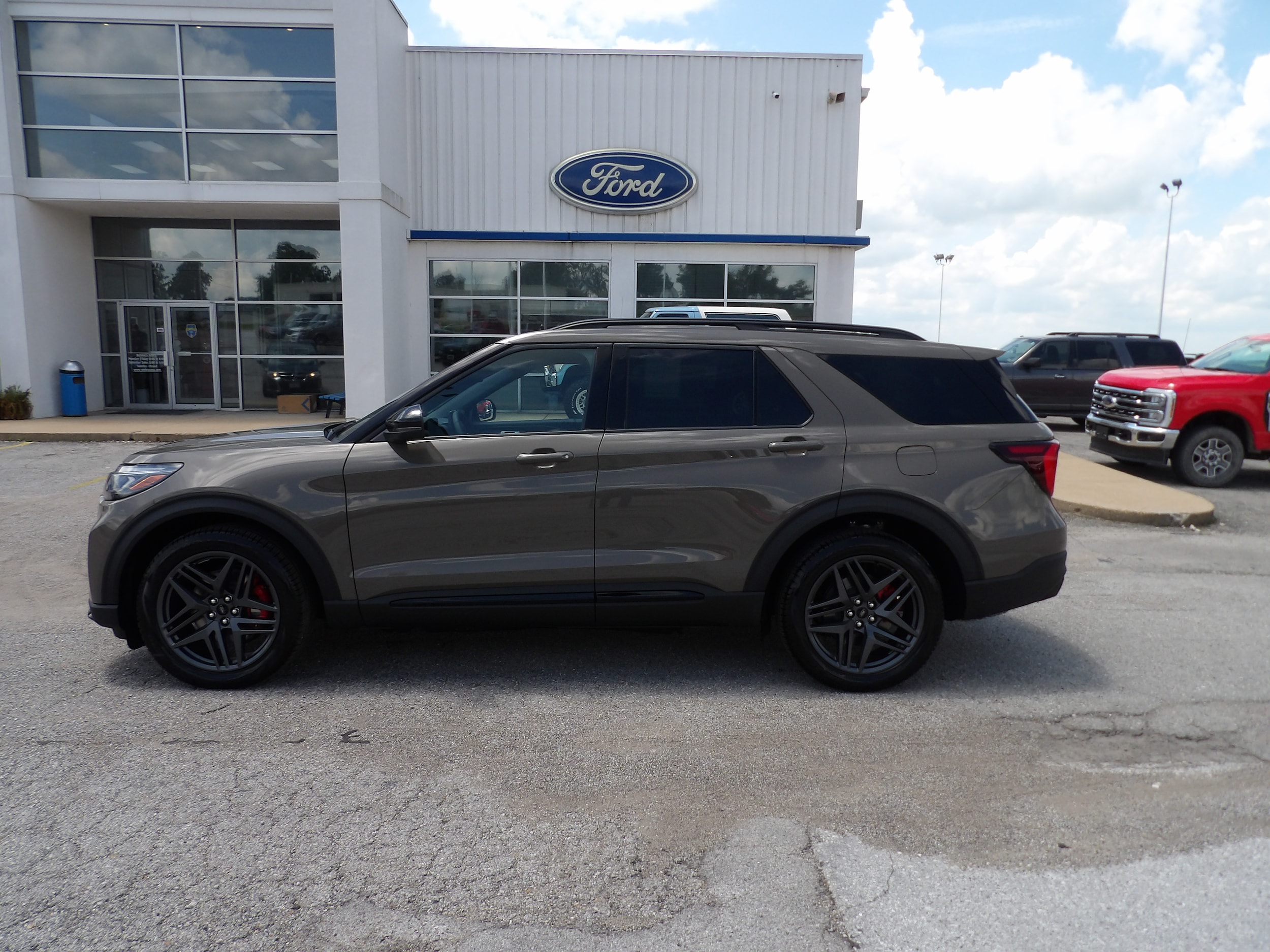 2026 Ford Explorer ST 4WD's photo