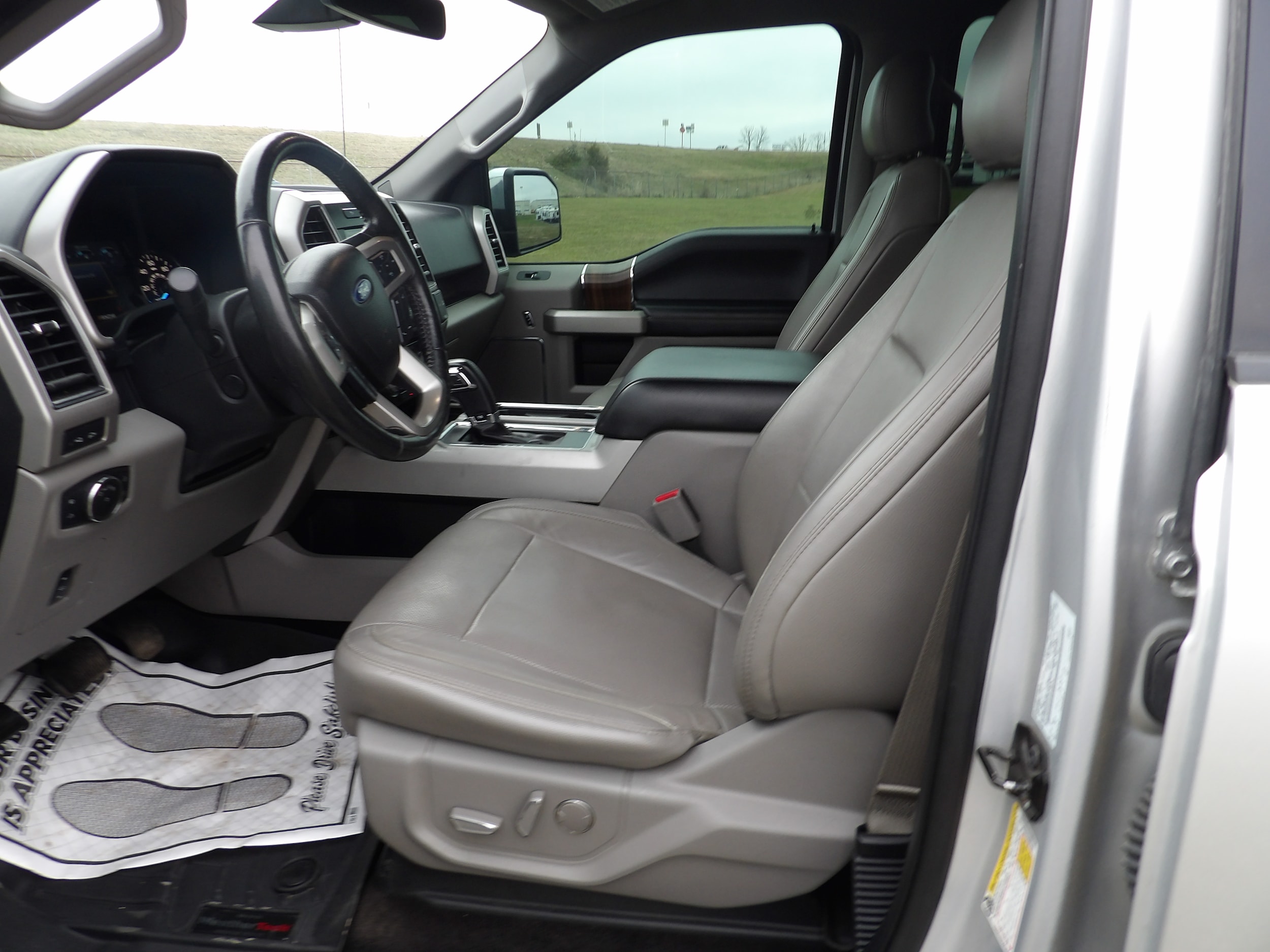 2017 Ford F-150 Lariat - Photo 14