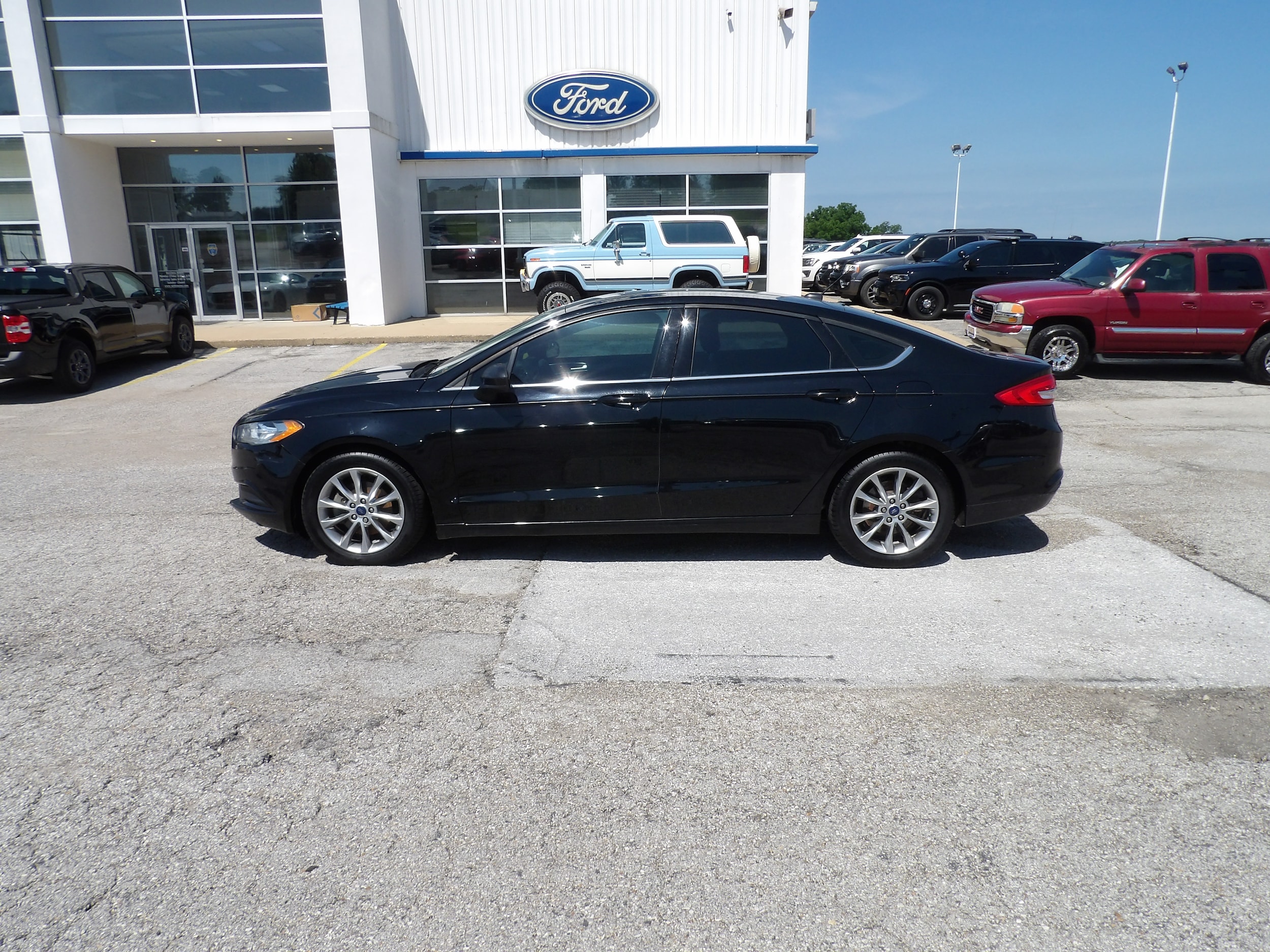 2017 Ford Fusion SE FWD's photo