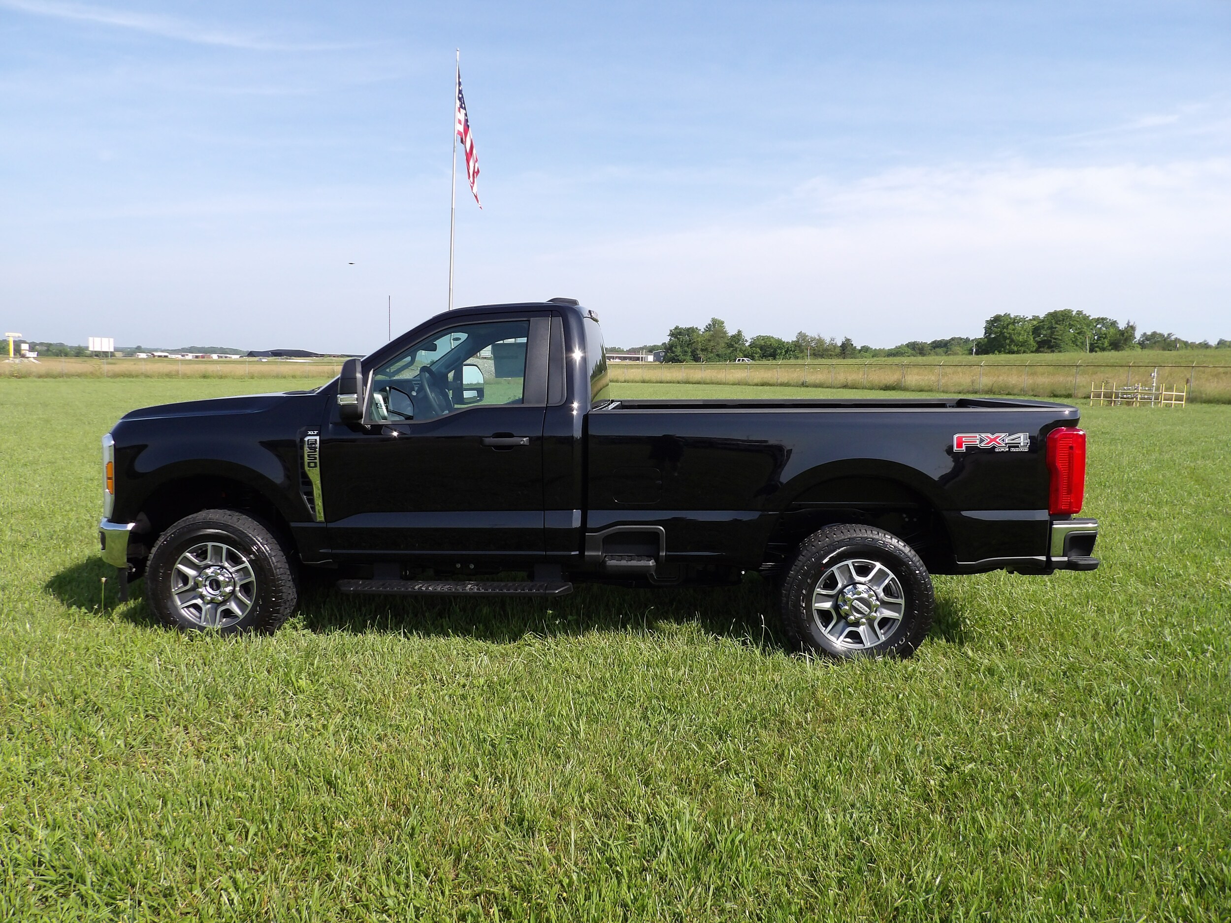 2025 Ford F-350 photo 2