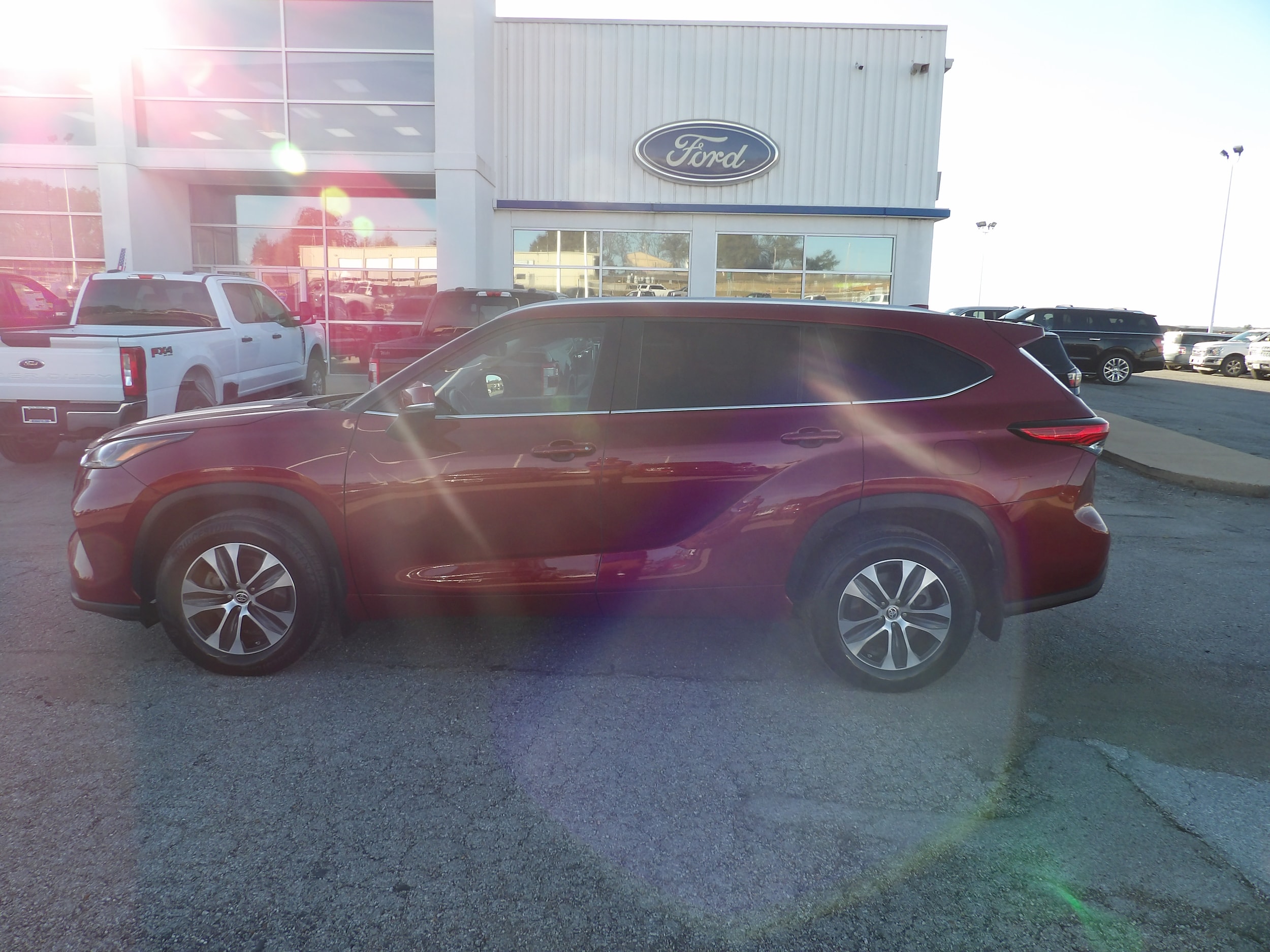 2023 Toyota Highlander LE's photo