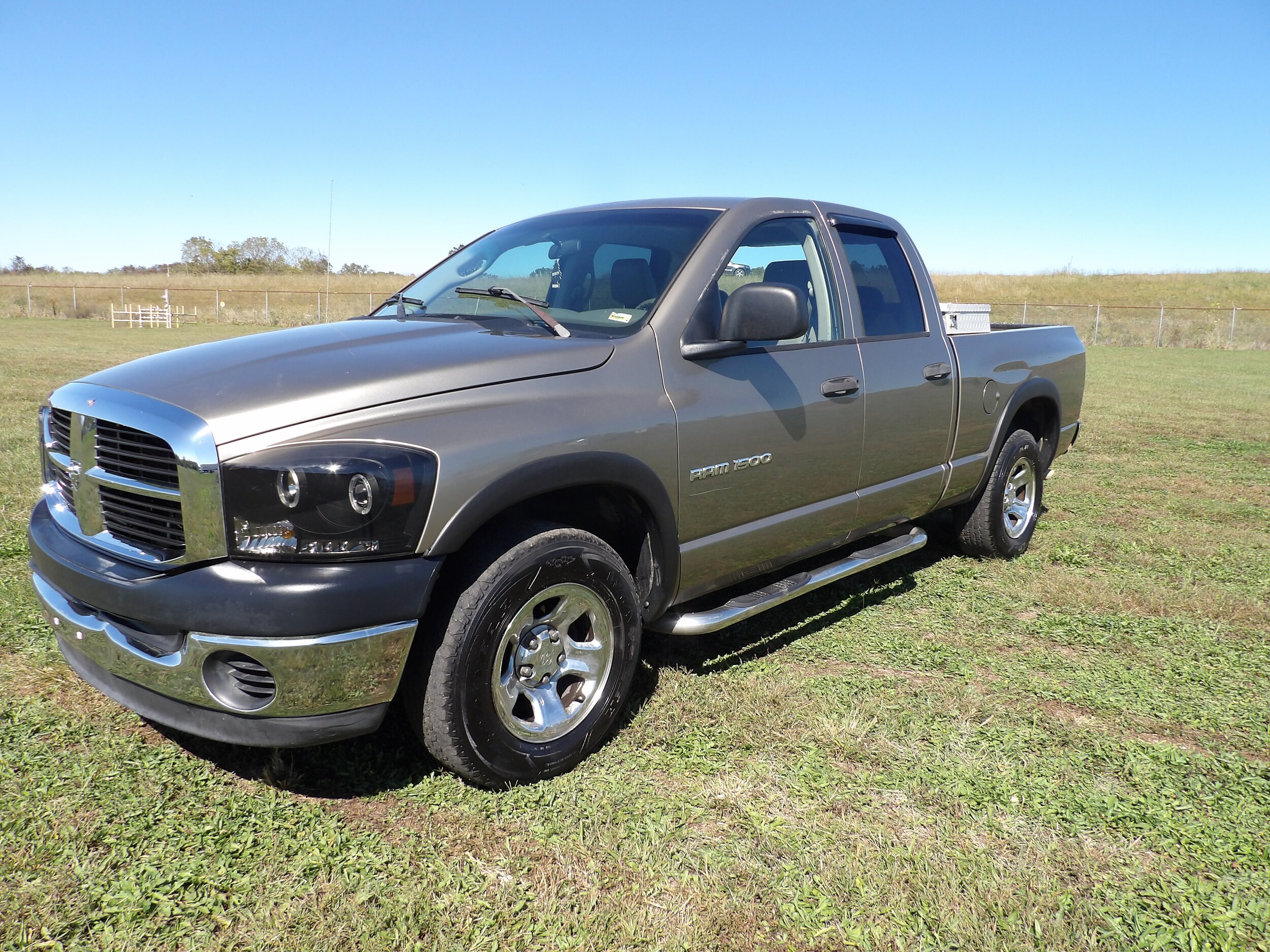2006 Dodge Ram ST photo 2