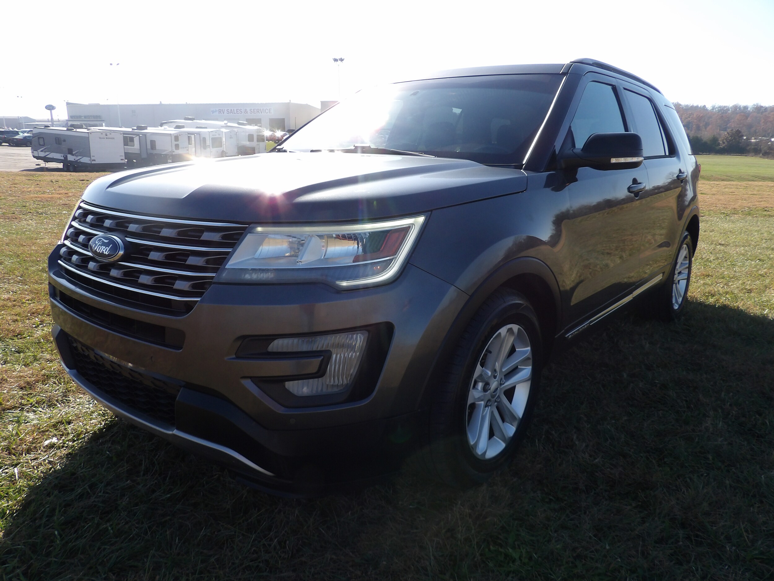 2016 Ford Explorer XLT photo 2