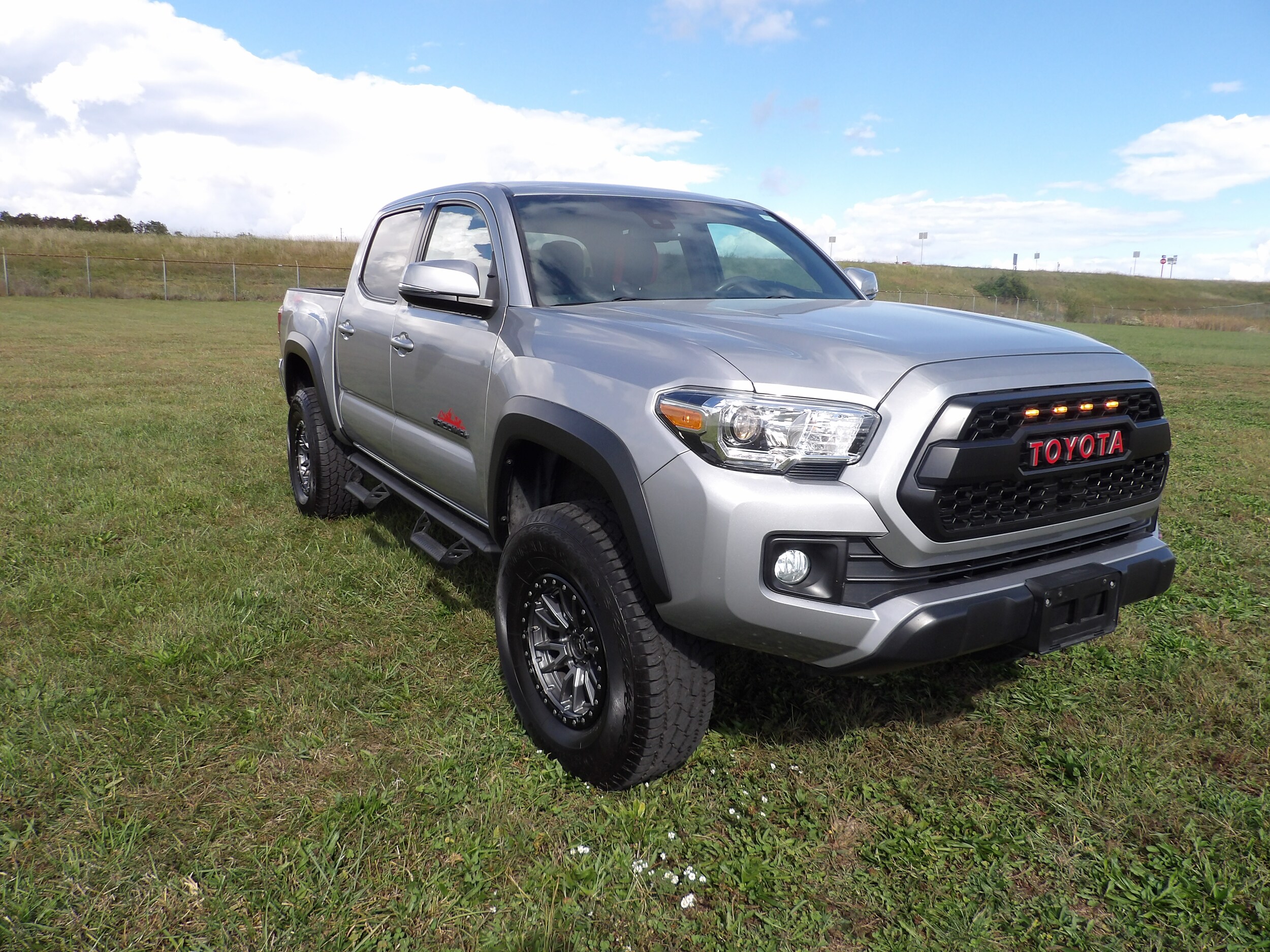 2019 Toyota Tacoma SR5 photo 4