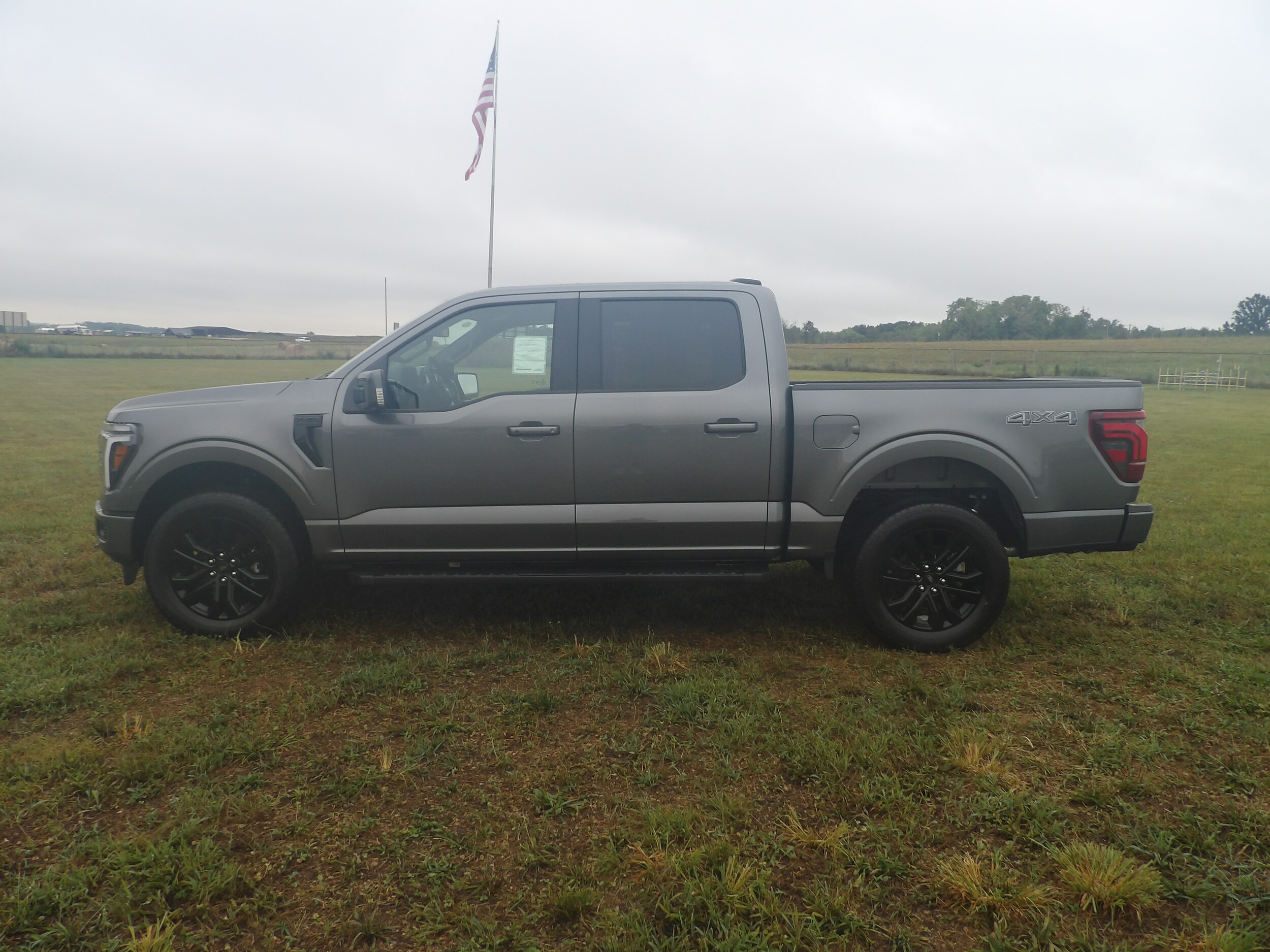 2025 Ford F-150 Lariat photo 2