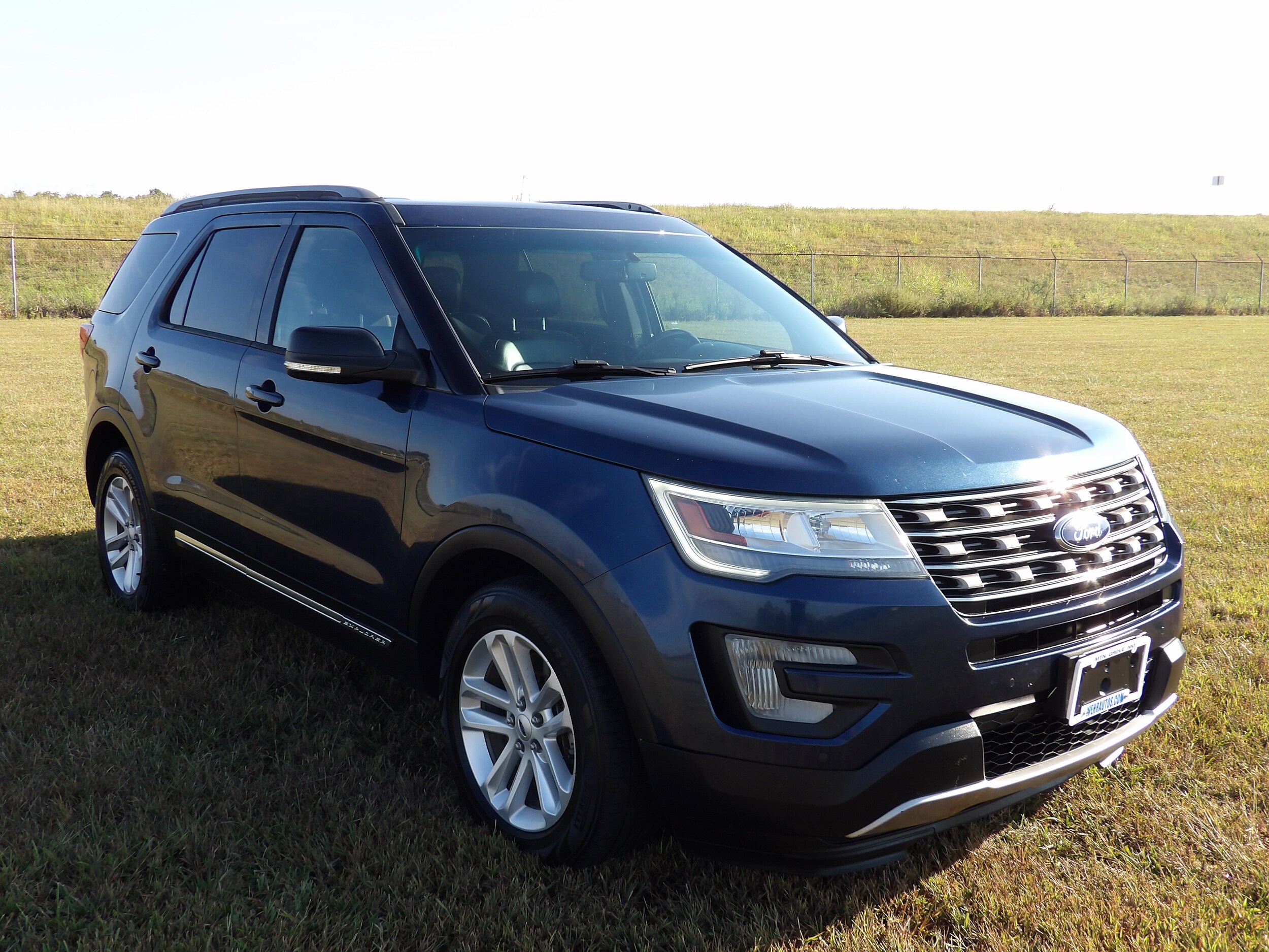 2016 Ford Explorer XLT photo 3