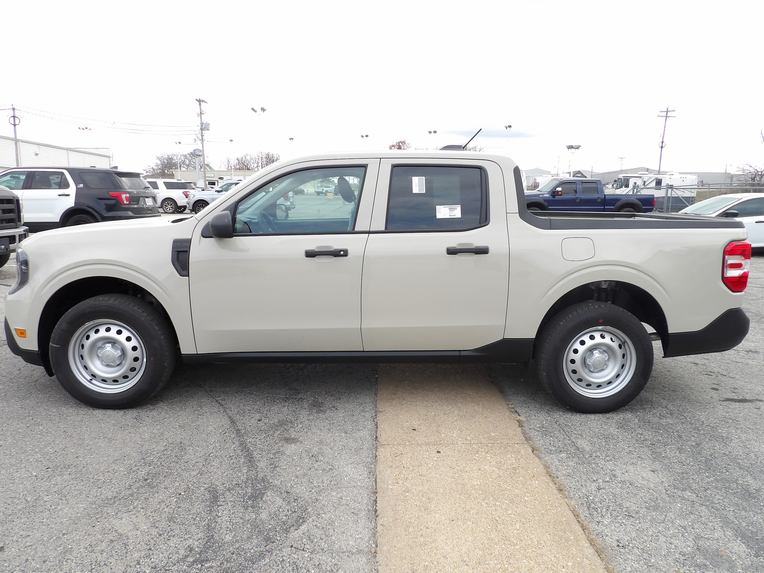 2025 Ford Maverick XL's photo