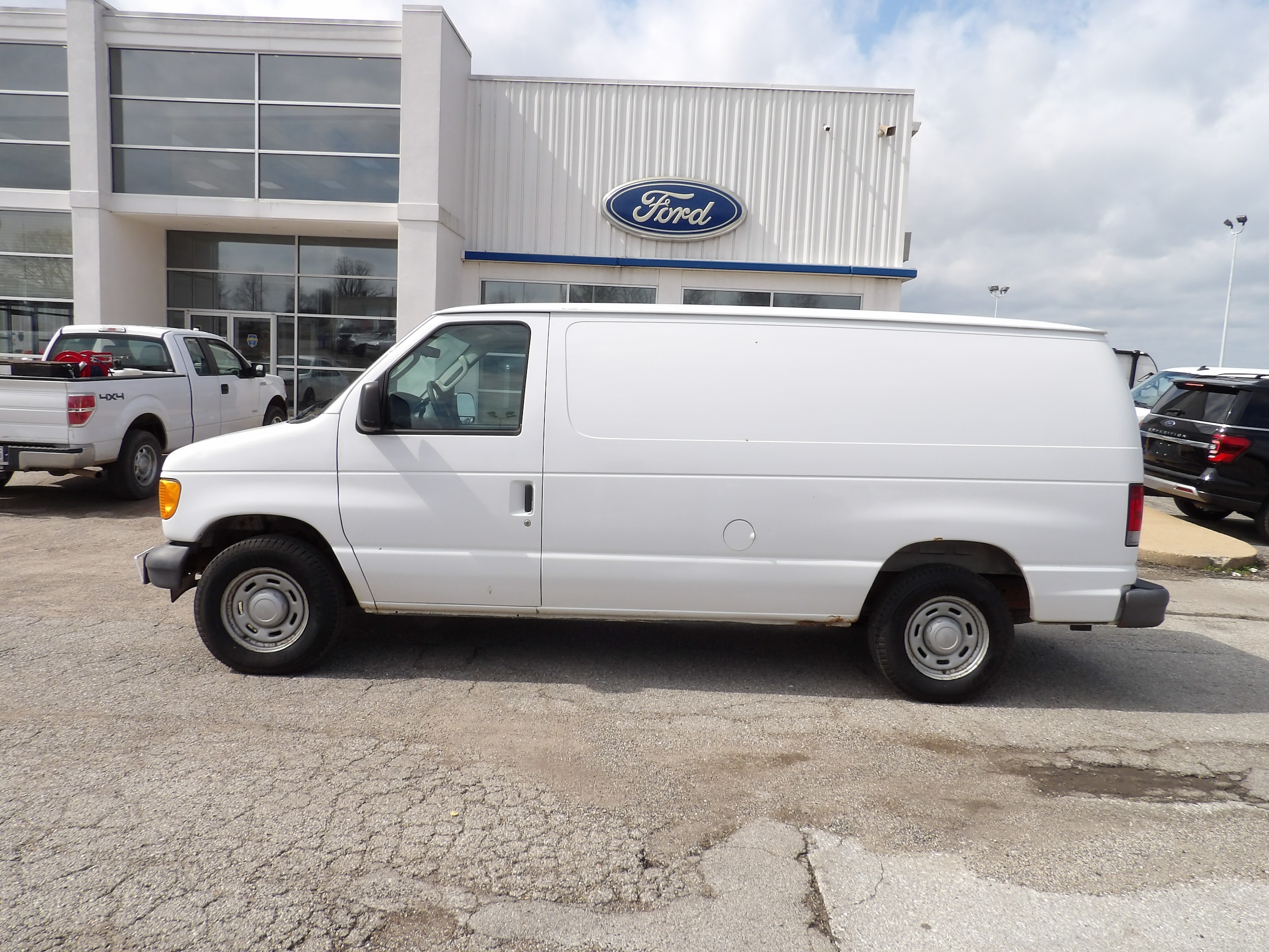 2006 Ford Econoline Van Commercial