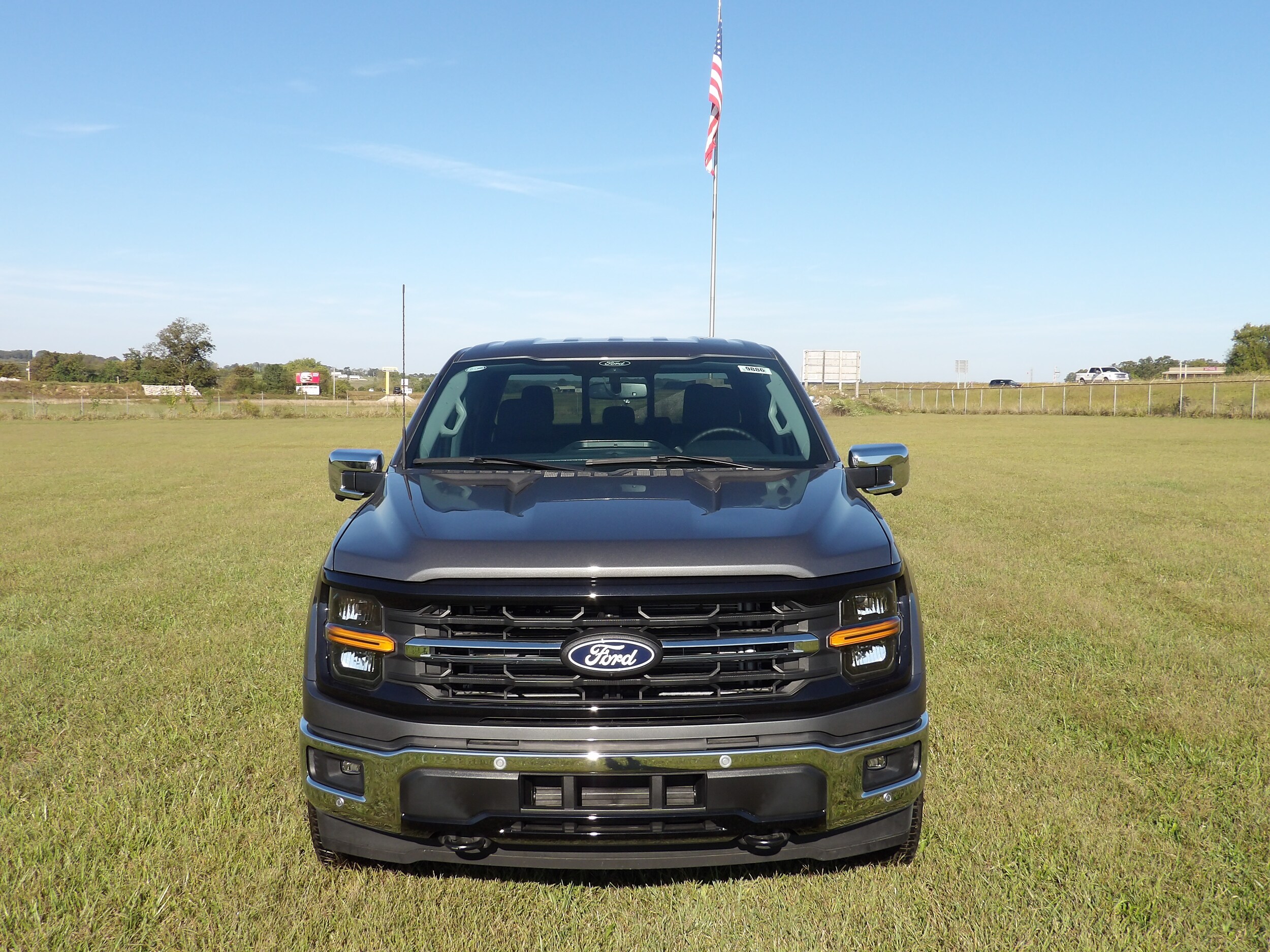 2025 Ford F-150 XLT photo 2
