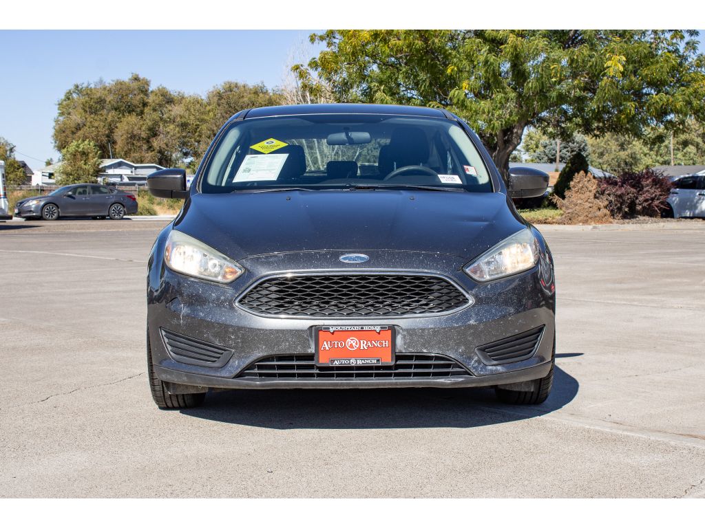 2018 Ford Focus SE photo 2