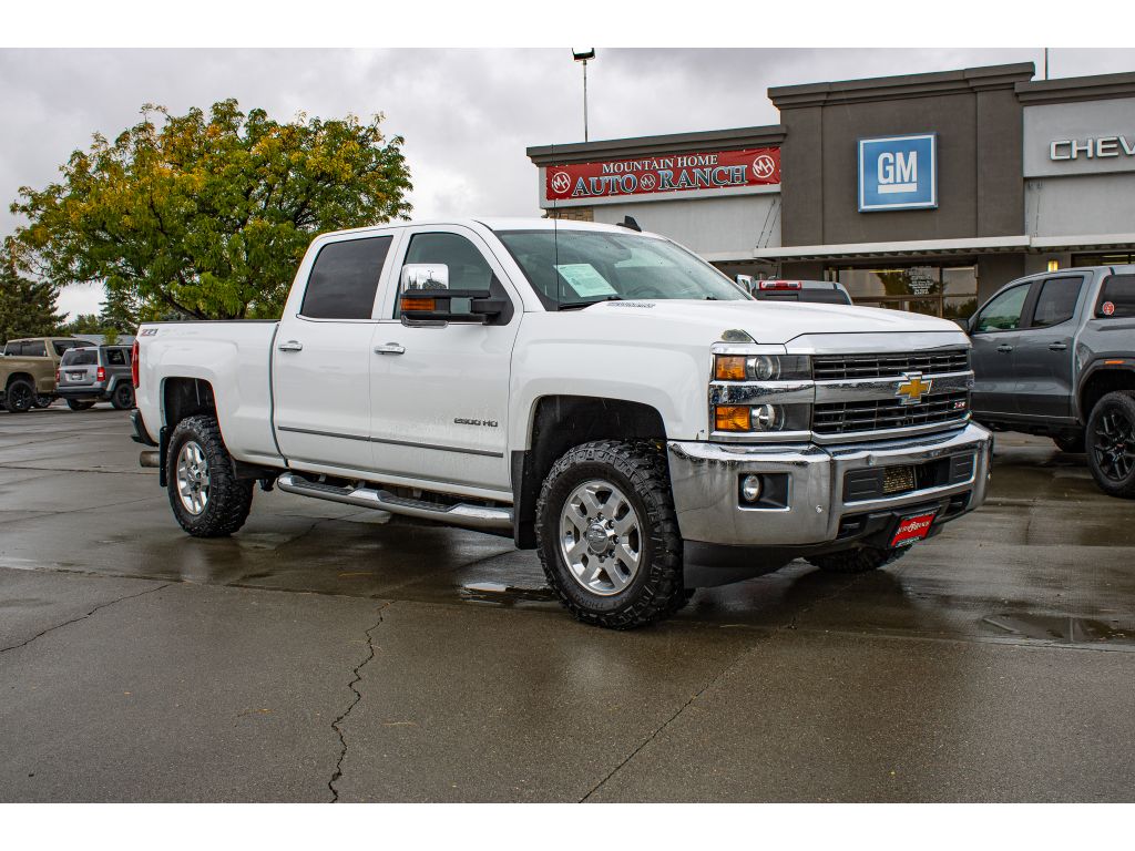 2015 Chevrolet Silverado 2500HD LTZ photo 2