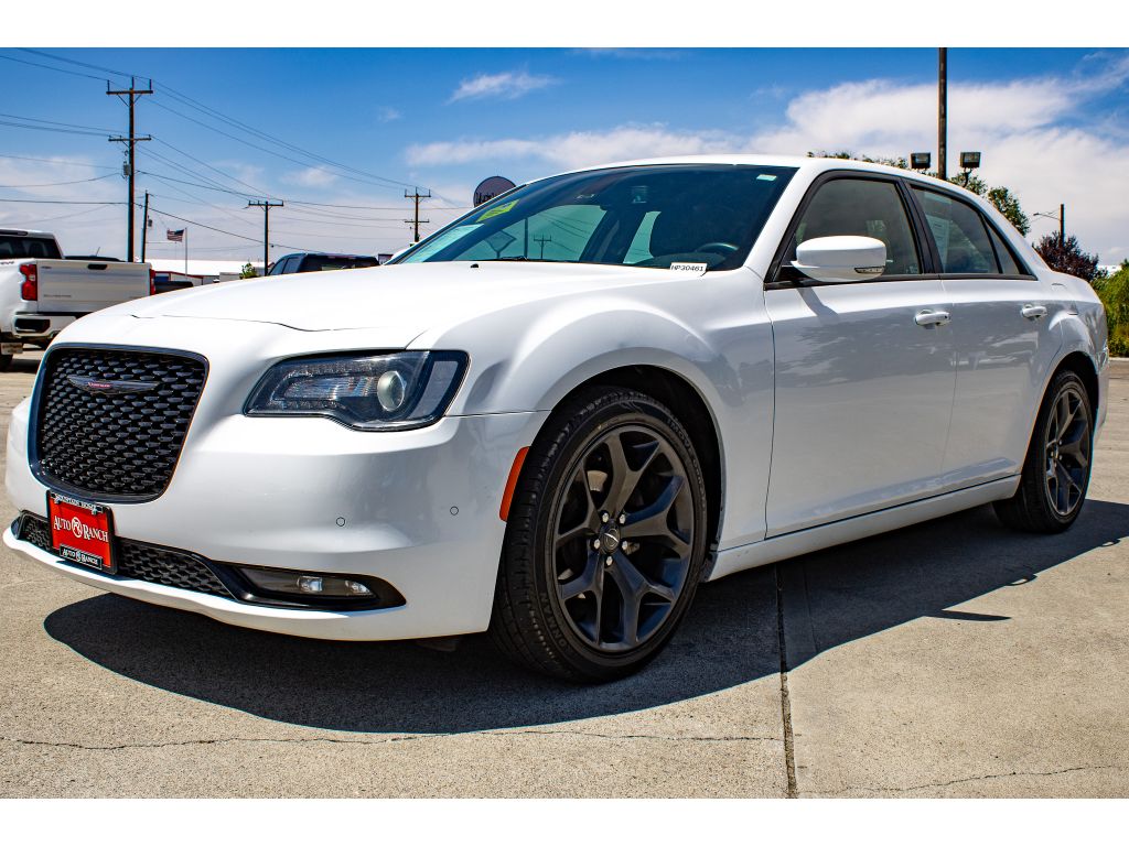 2021 Chrysler 300 LX photo 4