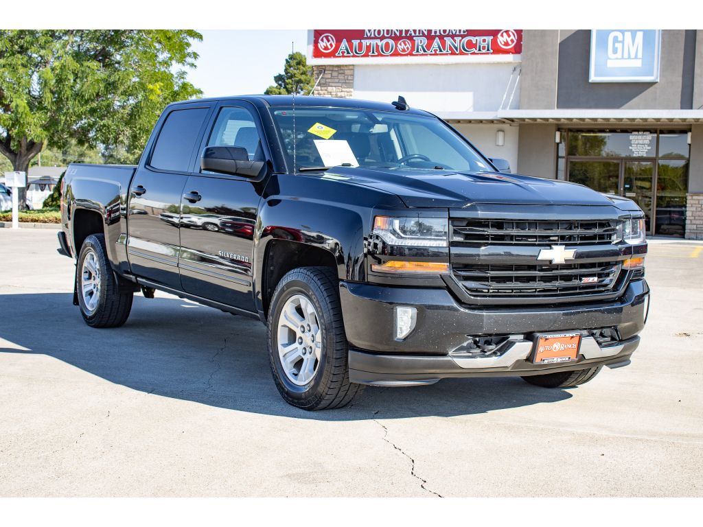 2018 Chevrolet Silverado 1500 LT photo 2