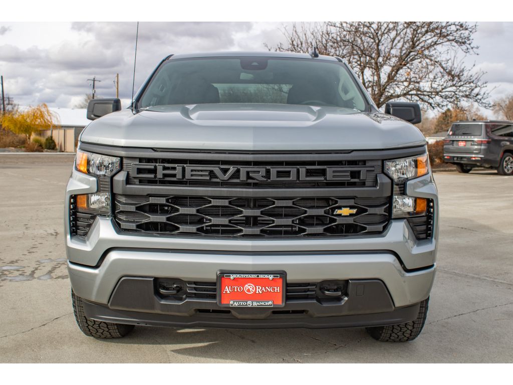2026 Chevrolet Silverado 1500 Custom photo 3