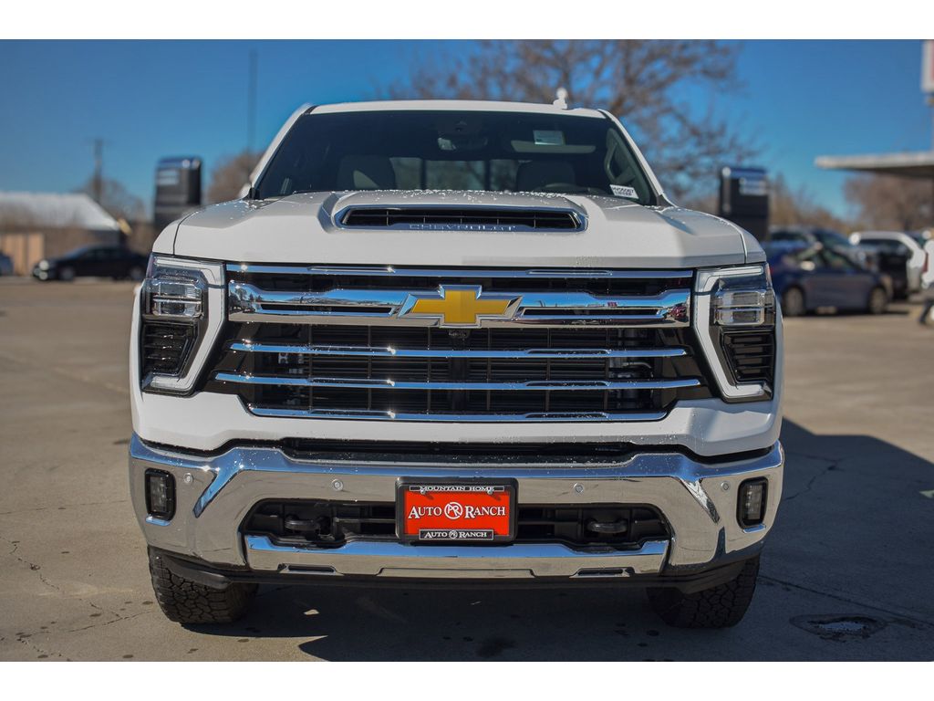 2025 Chevrolet Silverado 3500HD LTZ photo 3