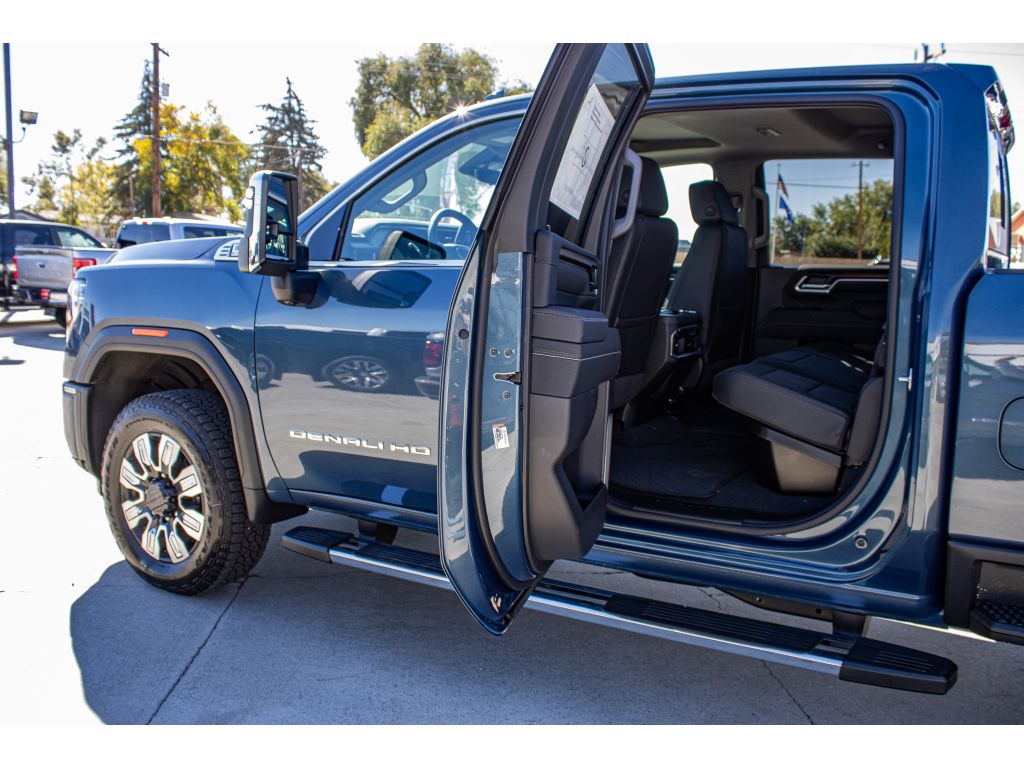 2026 GMC Sierra 3500HD Denali - Photo 17