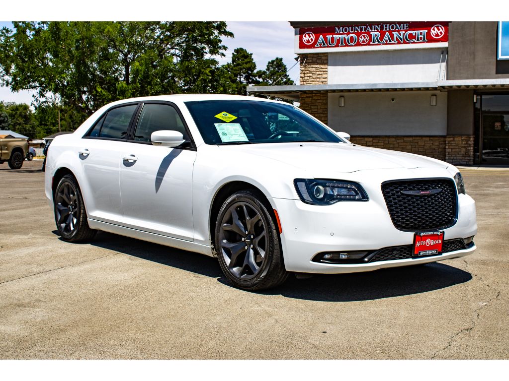 2021 Chrysler 300 LX photo 2