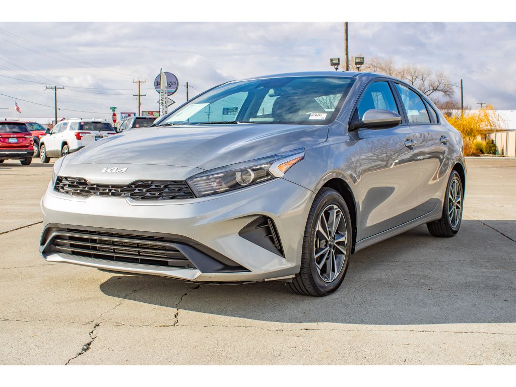 2023 Kia Forte LXS photo 3